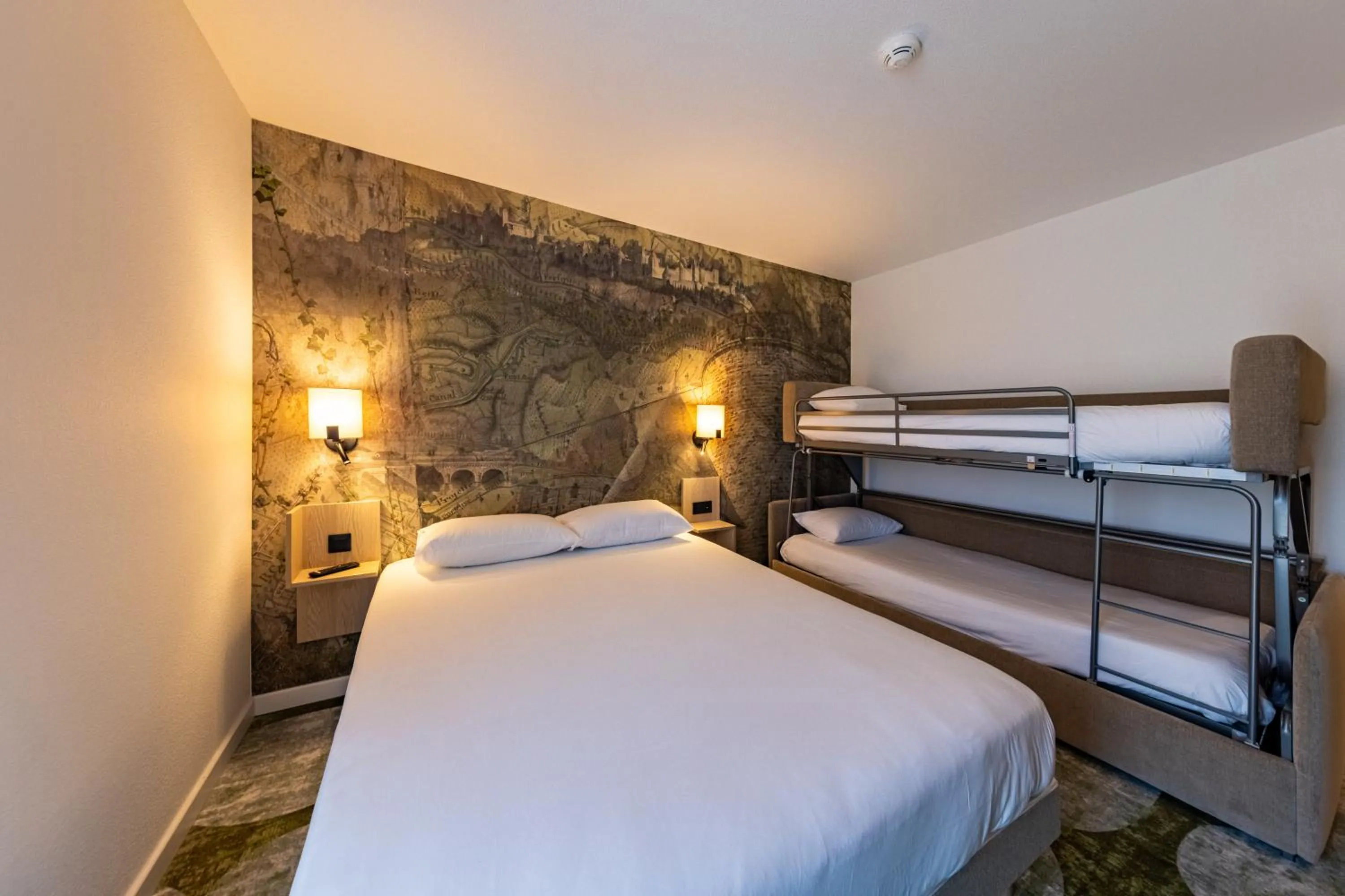 Bed in Hôtel Pont Rouge , Carcassonne