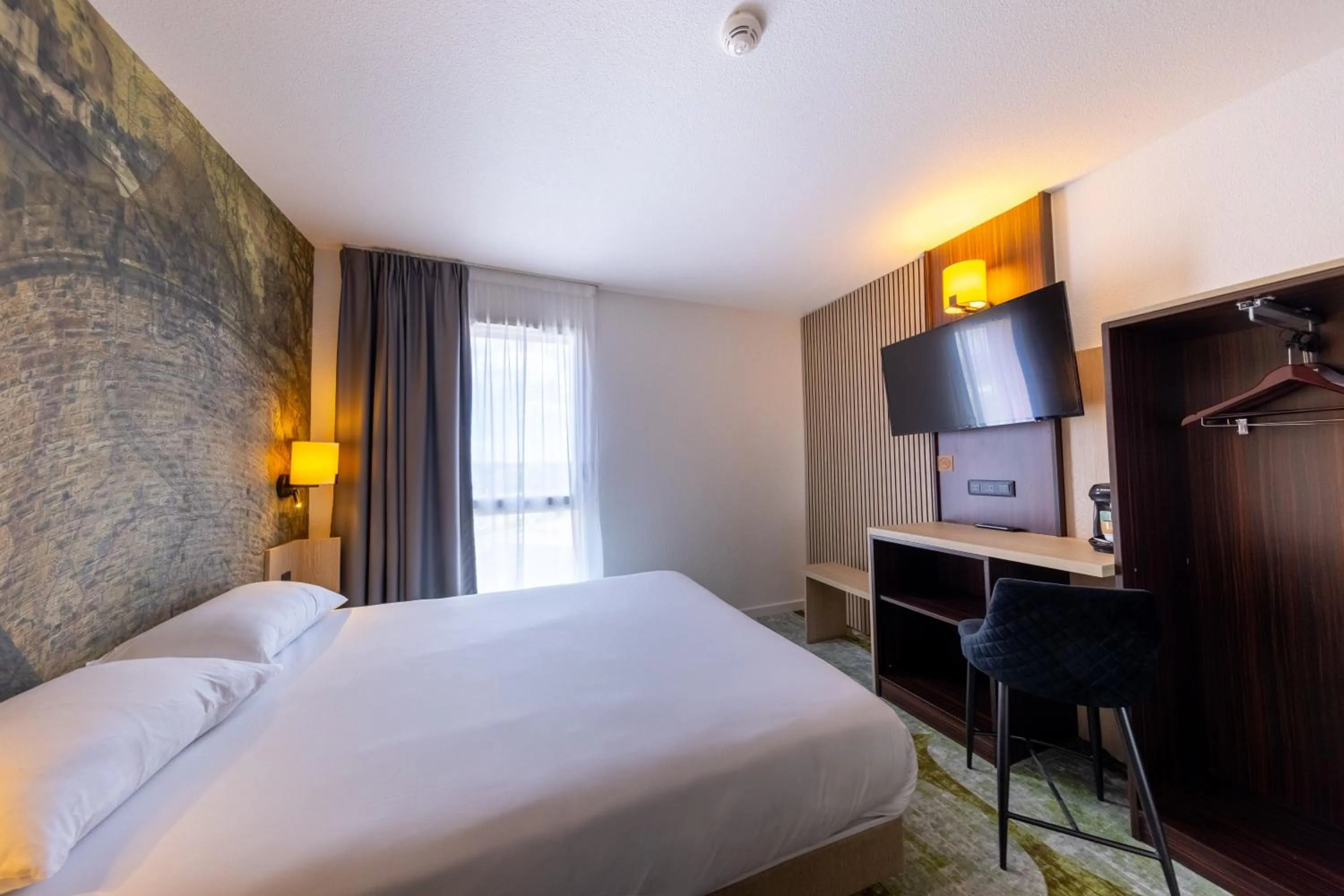 Bed in Hôtel Pont Rouge , Carcassonne