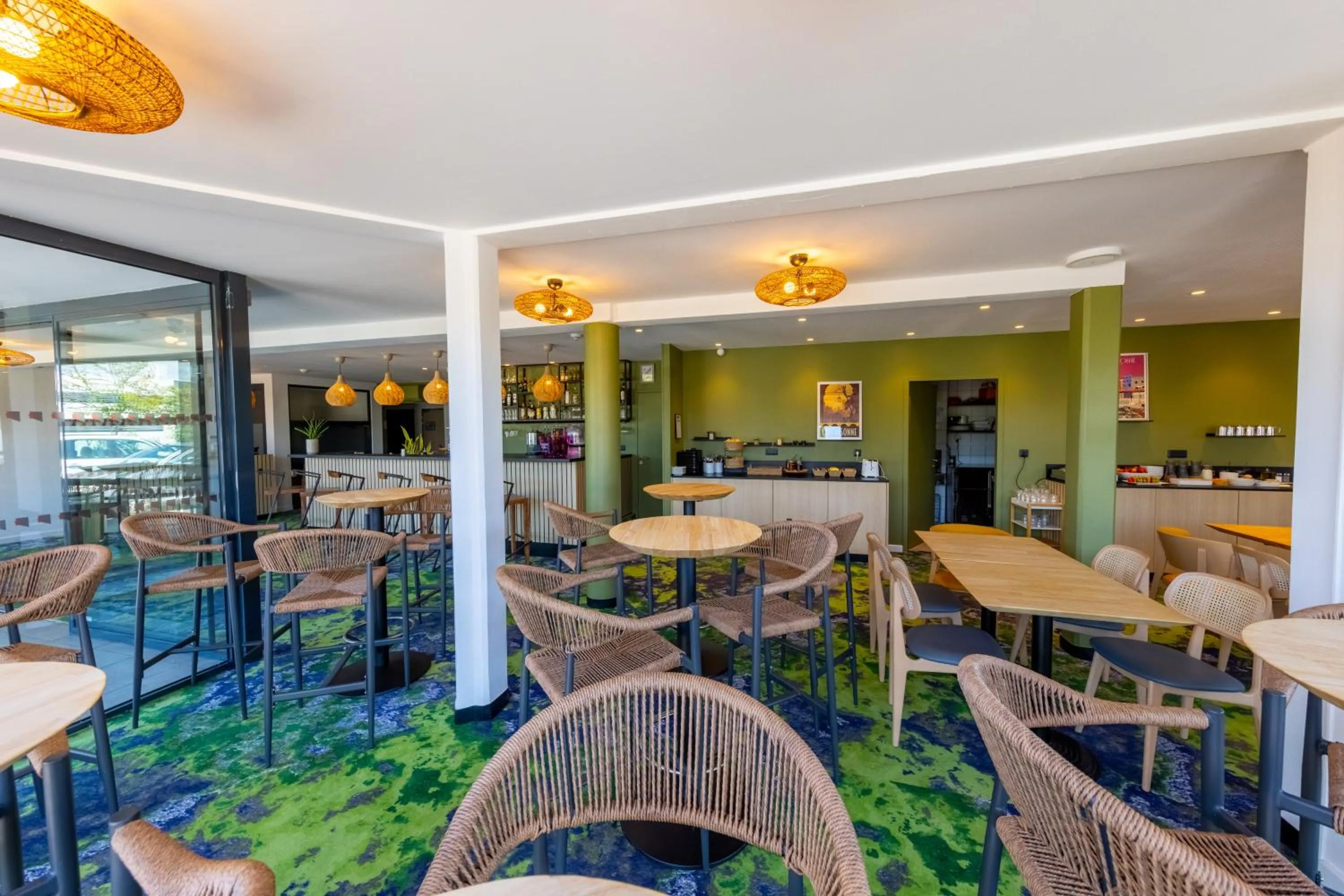 Restaurant/places to eat in Hôtel Pont Rouge , Carcassonne