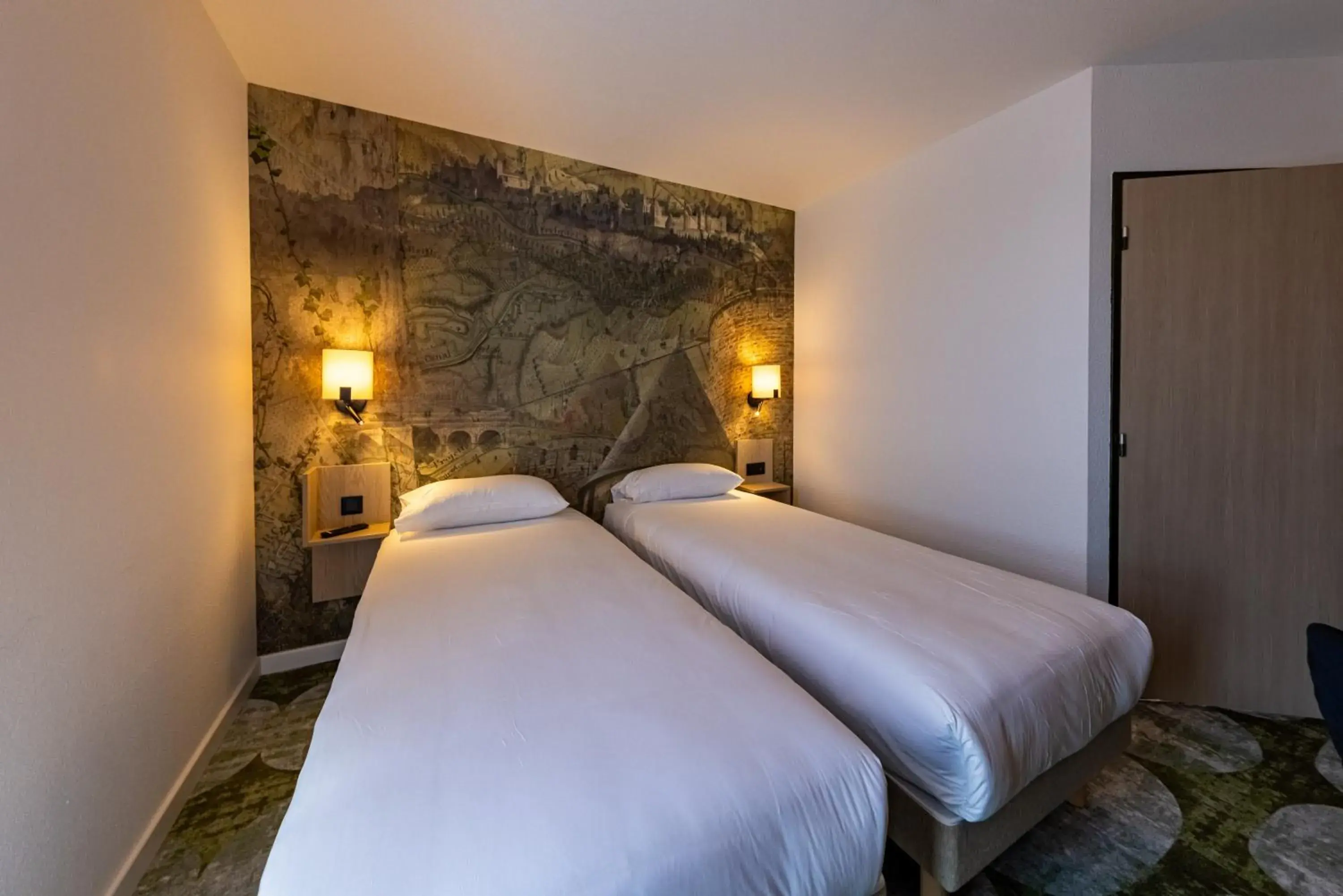 Twin Room in Hôtel Pont Rouge , Carcassonne Twin Room in Hôtel Pont Rouge , Carcassonne