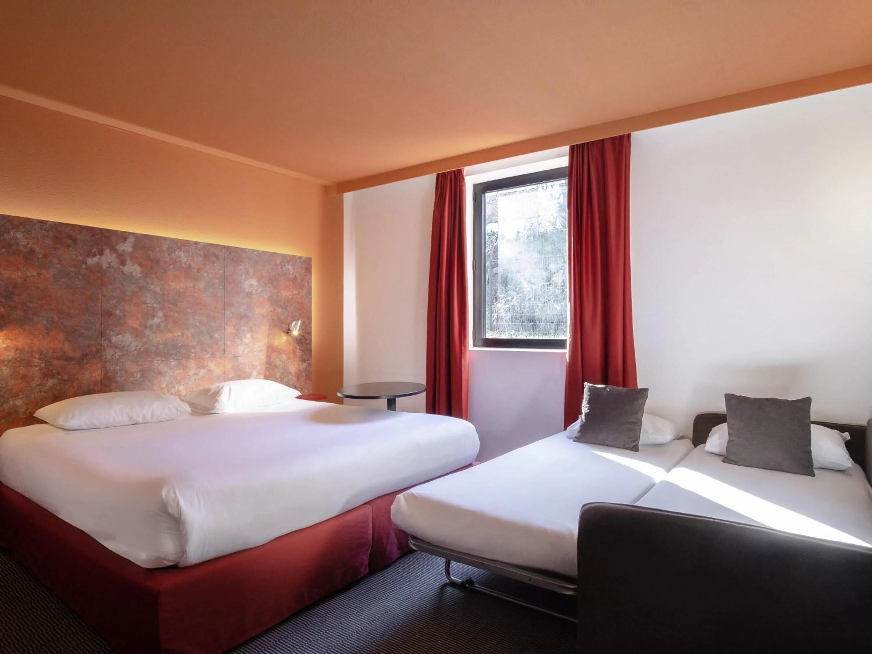 Other, Bed in ibis Styles Toulouse Cite Espace