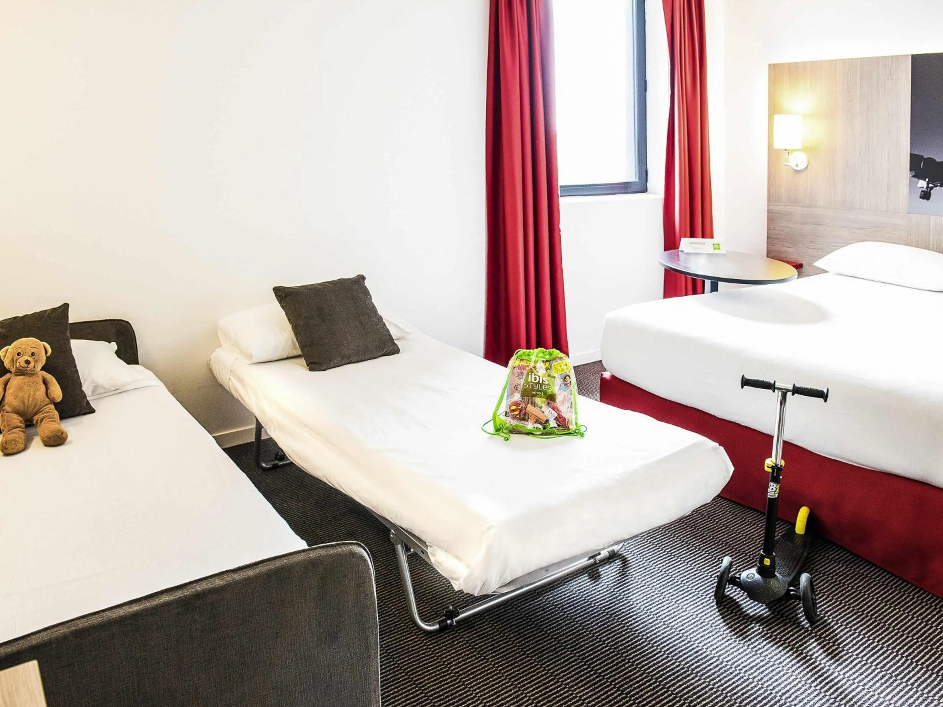 Other, Bed in ibis Styles Toulouse Cite Espace