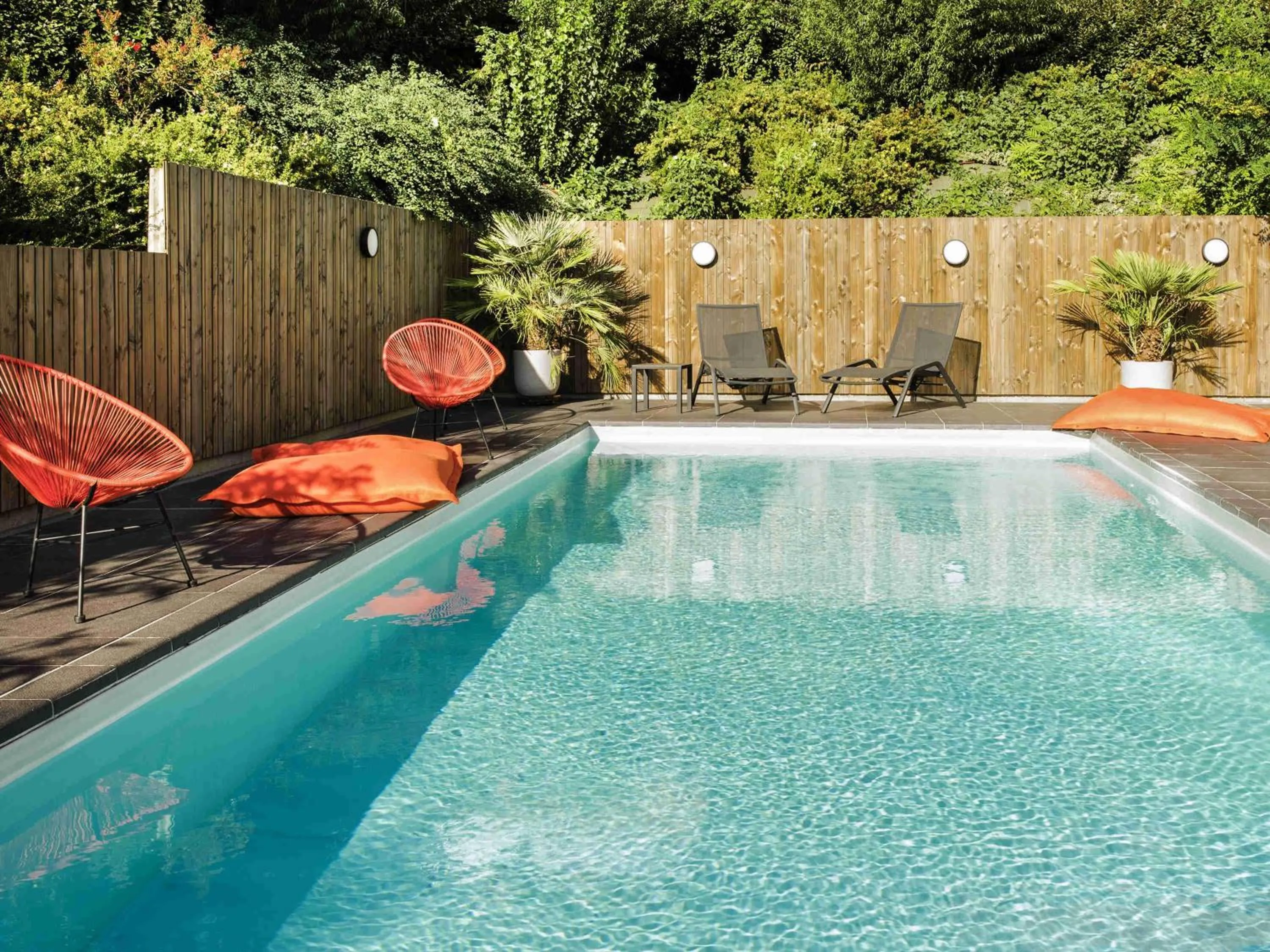 Pool view in ibis Styles Toulouse Cite Espace
