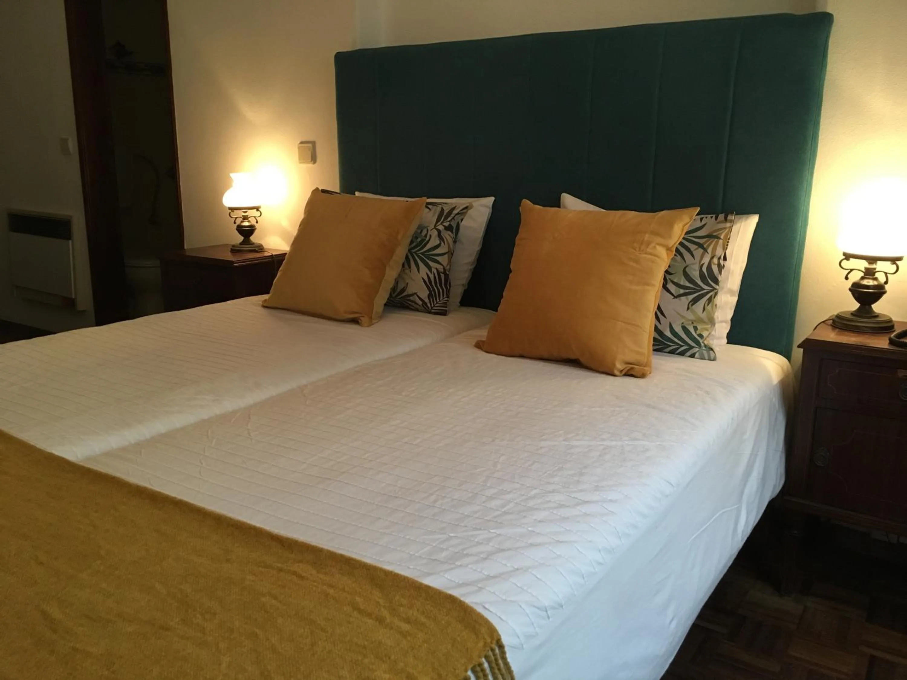 Balcony/Terrace, Bed in Hotel Ribamar