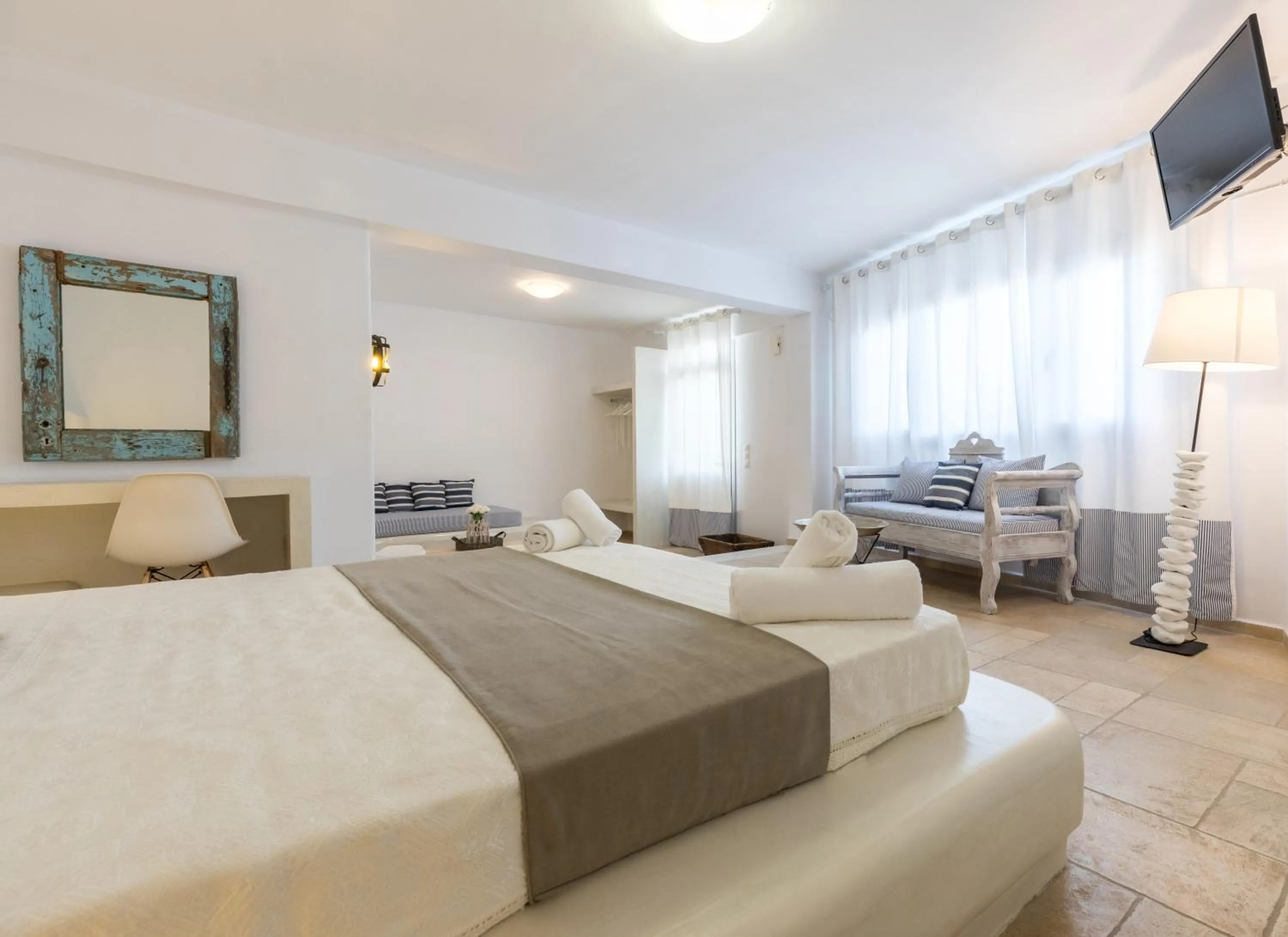 Bed in Santorini Mesotopos