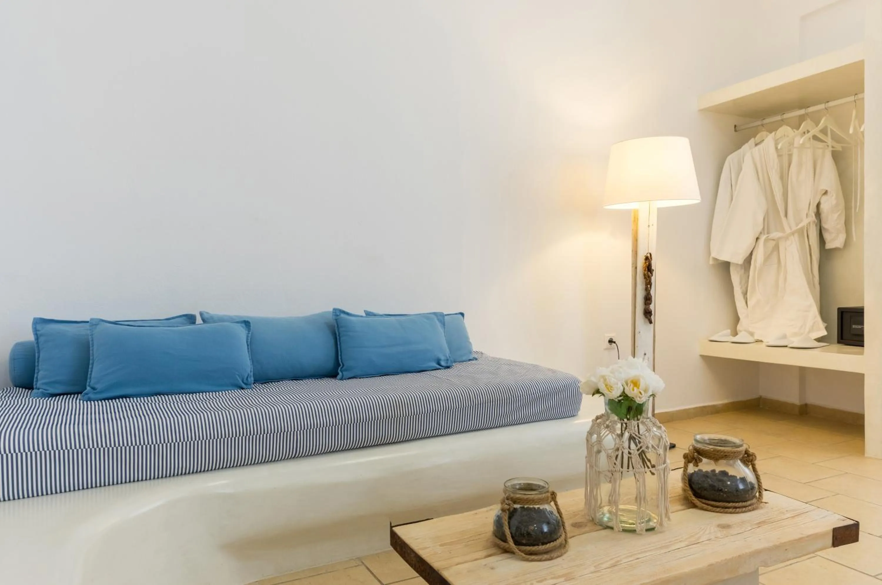 Bed in Santorini Mesotopos