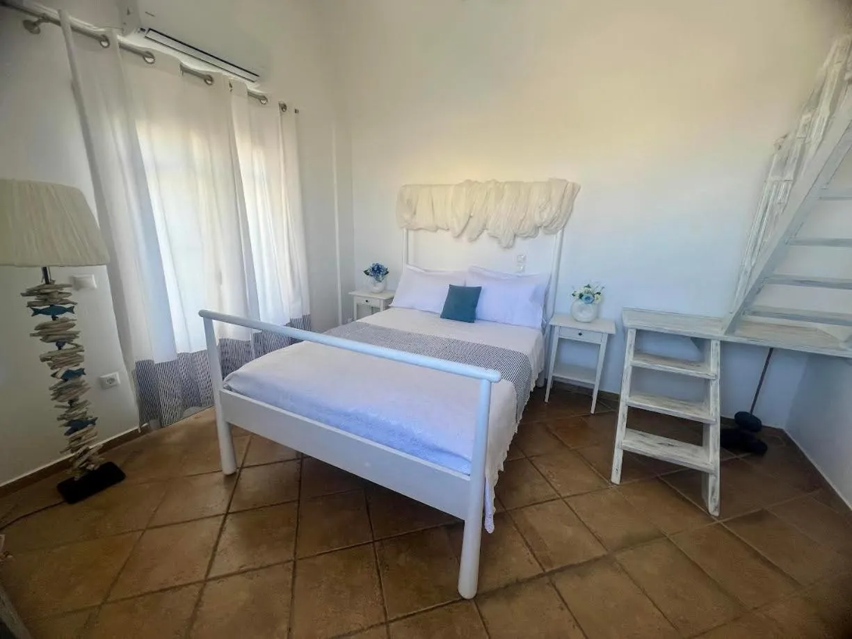 Bed in Santorini Mesotopos