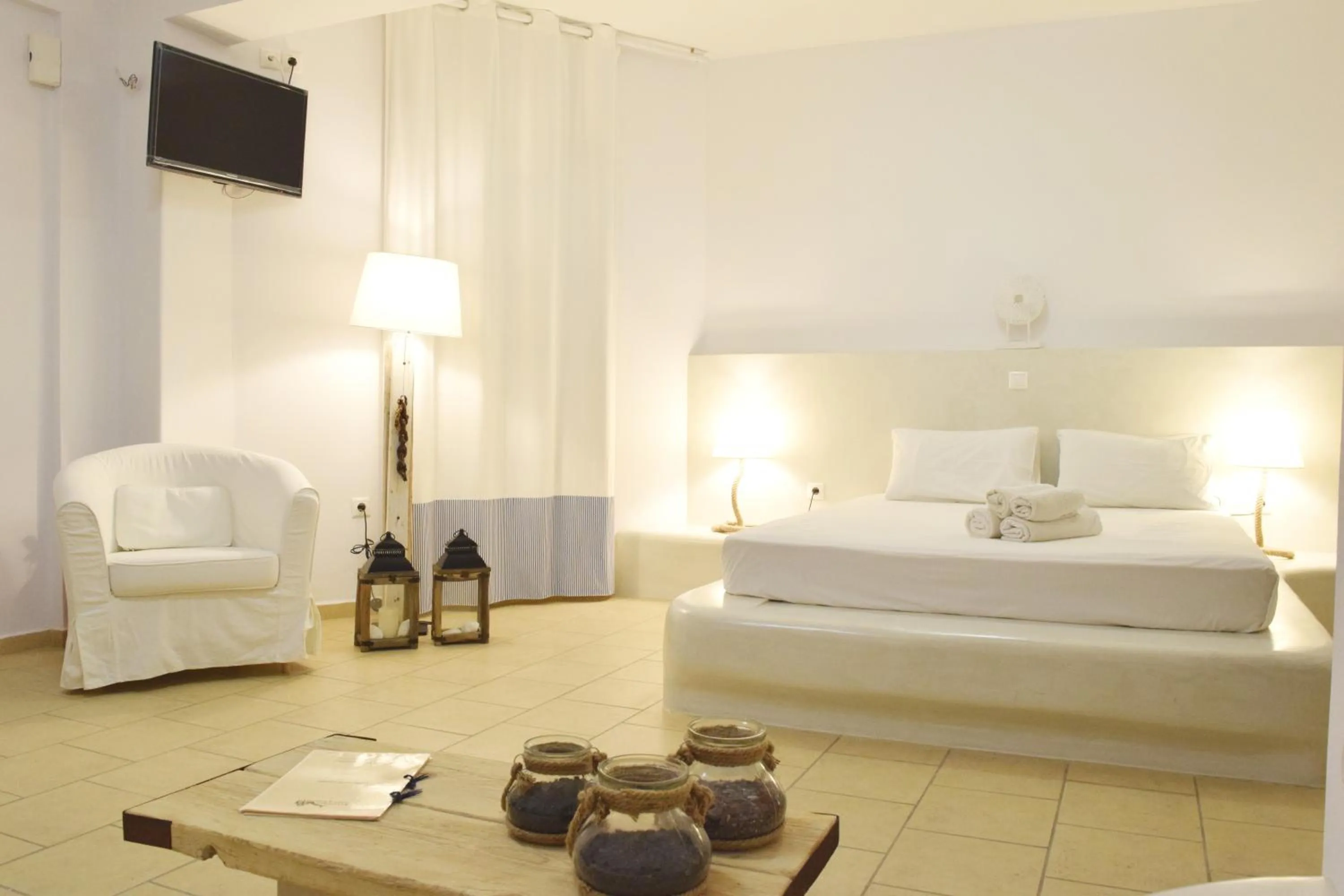 Bed in Santorini Mesotopos