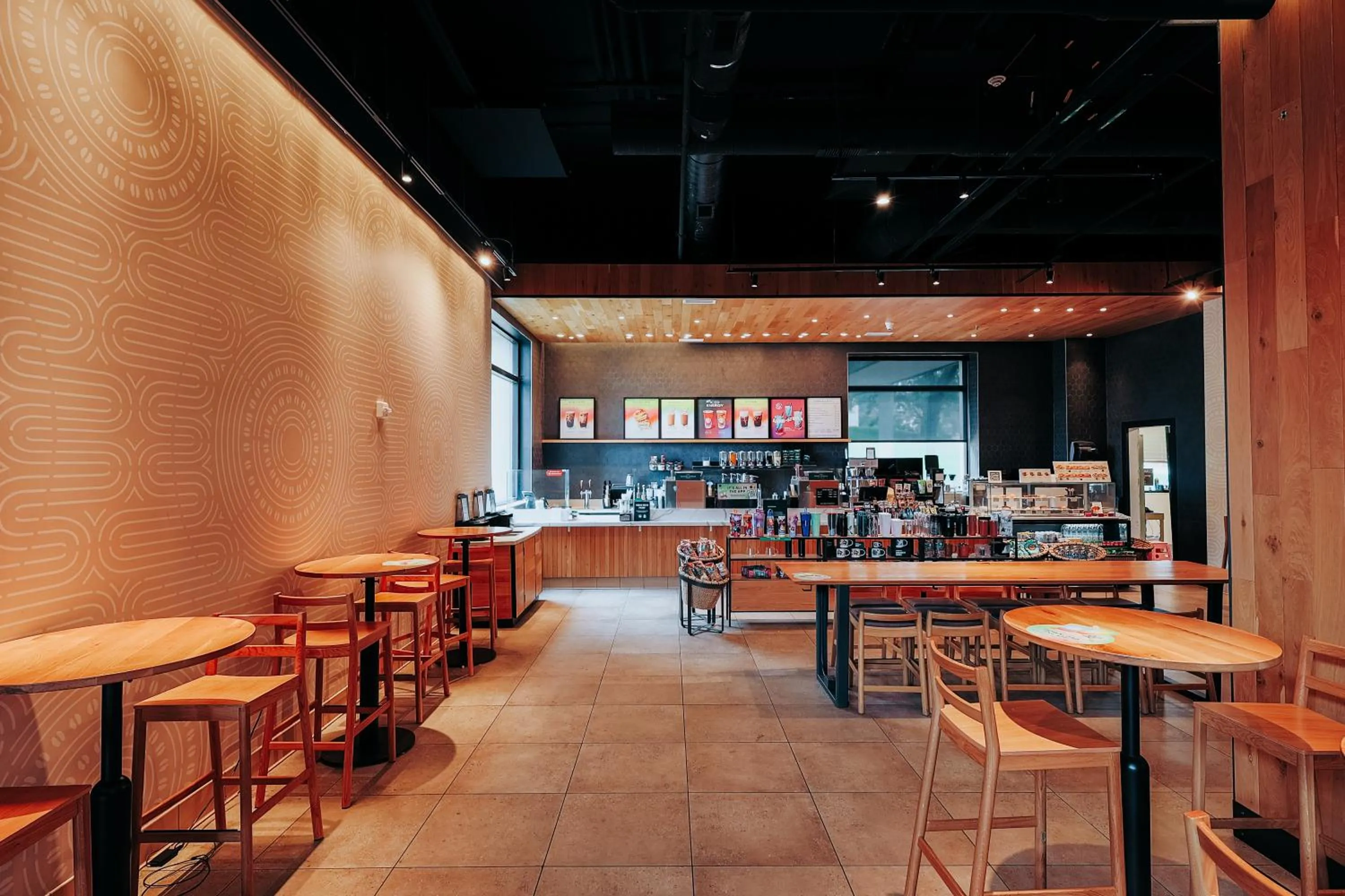 Coffee/tea facilities in DoubleTree Suites by Hilton Hotel & Conference Center Chicago-Downers Grove