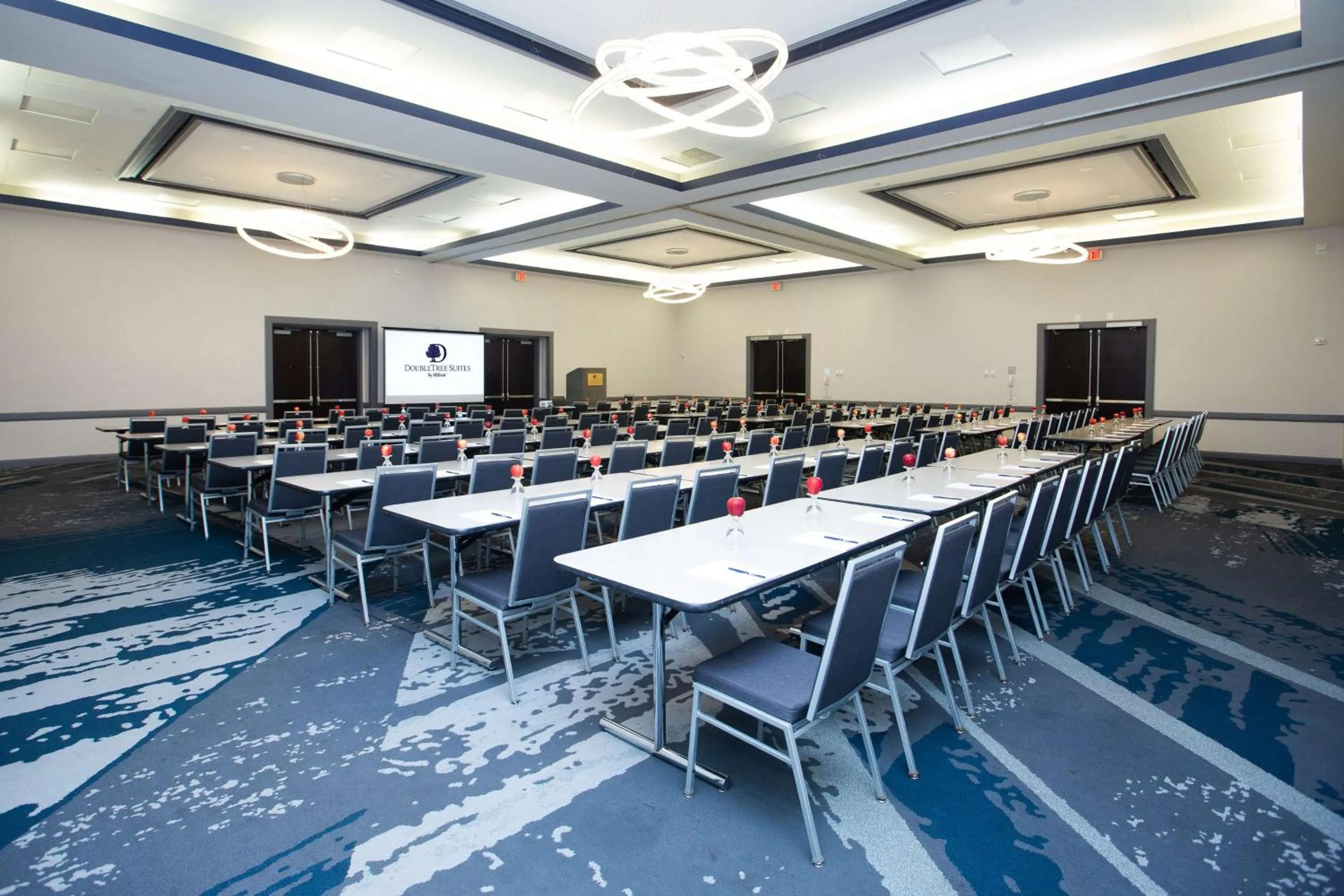 Meeting/conference room in DoubleTree Suites by Hilton Hotel & Conference Center Chicago-Downers Grove