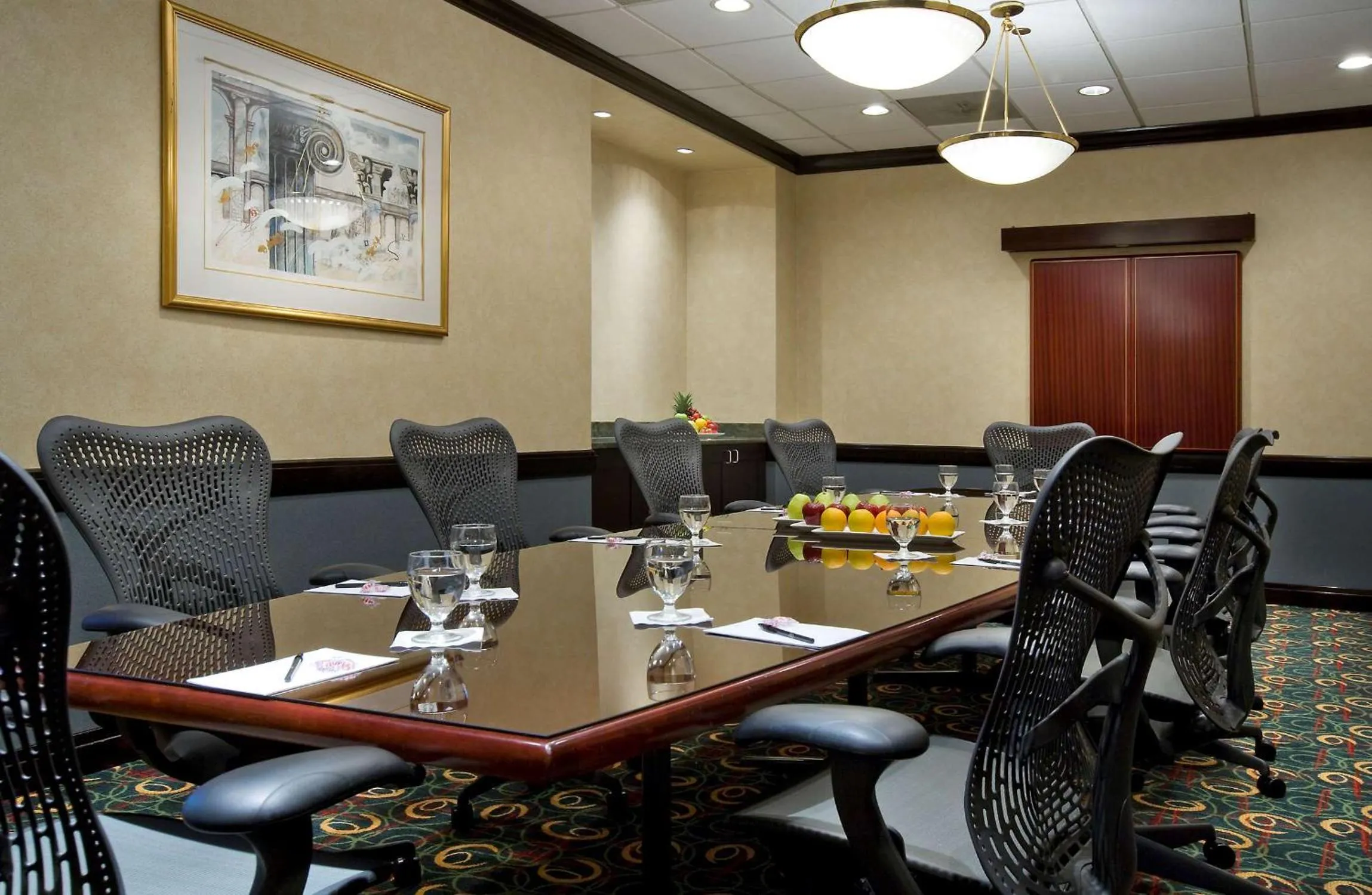 Meeting/conference room in DoubleTree Suites by Hilton Hotel & Conference Center Chicago-Downers Grove