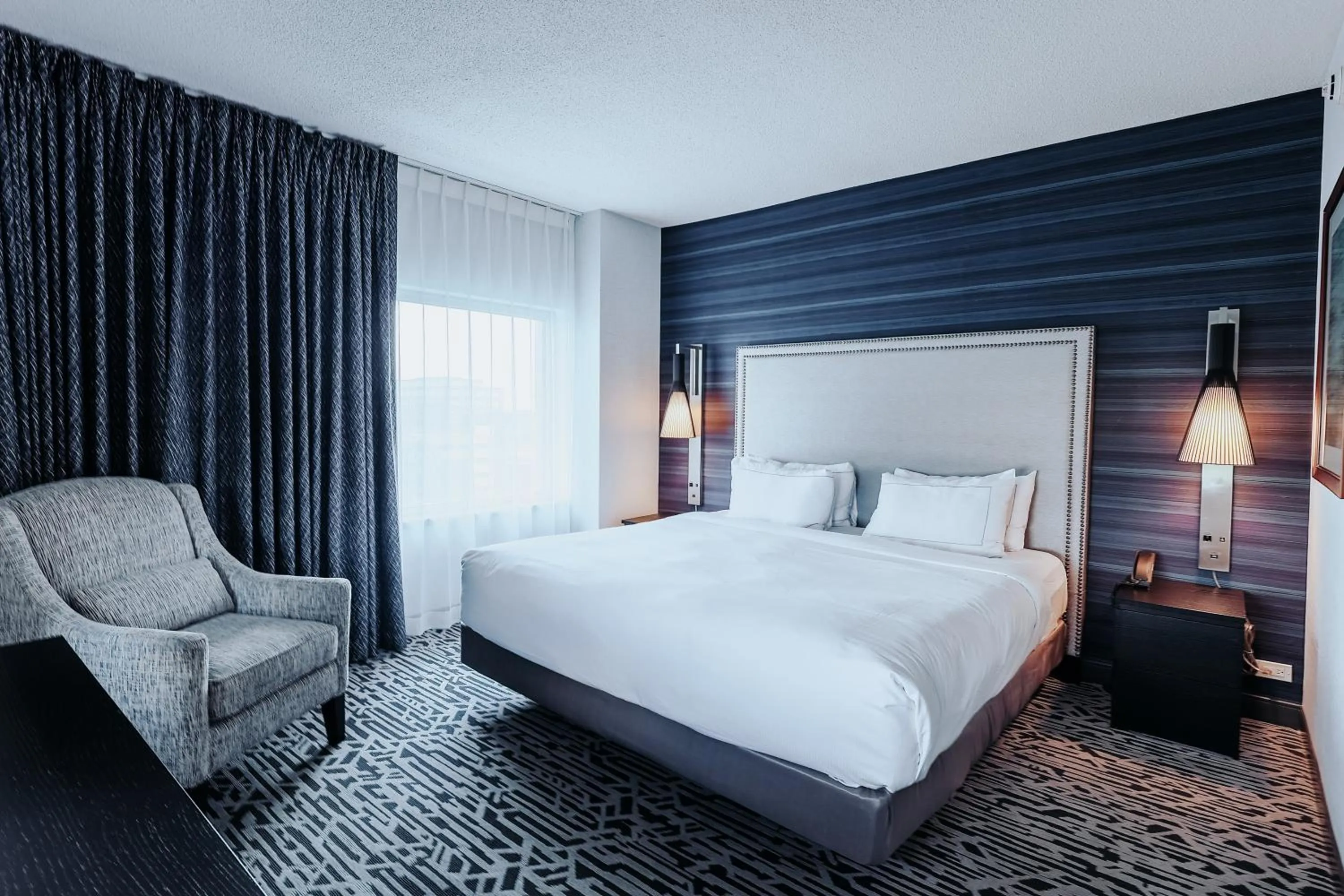 Bed in DoubleTree Suites by Hilton Hotel & Conference Center Chicago-Downers Grove