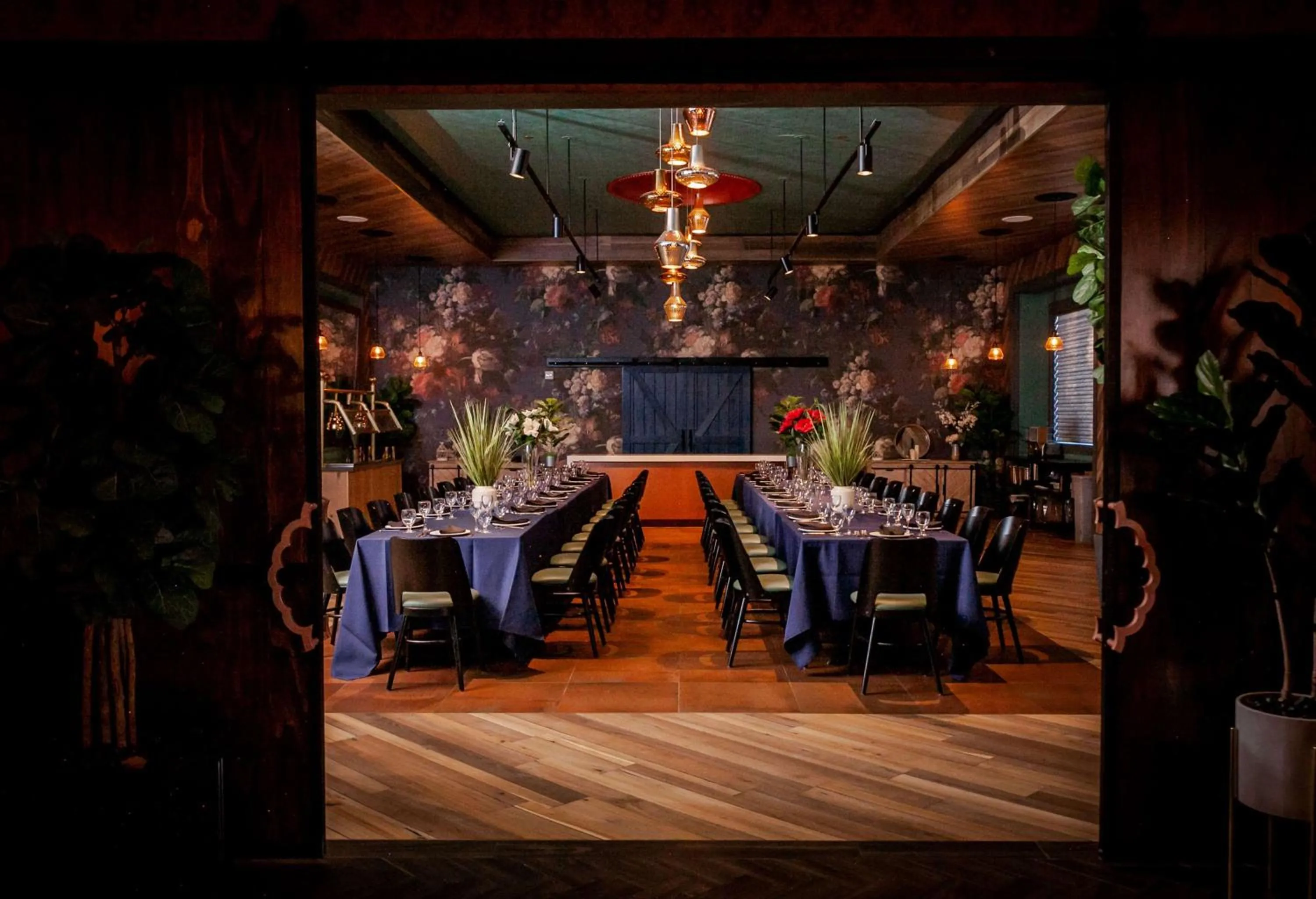 Restaurant/places to eat in DoubleTree Suites by Hilton Hotel & Conference Center Chicago-Downers Grove