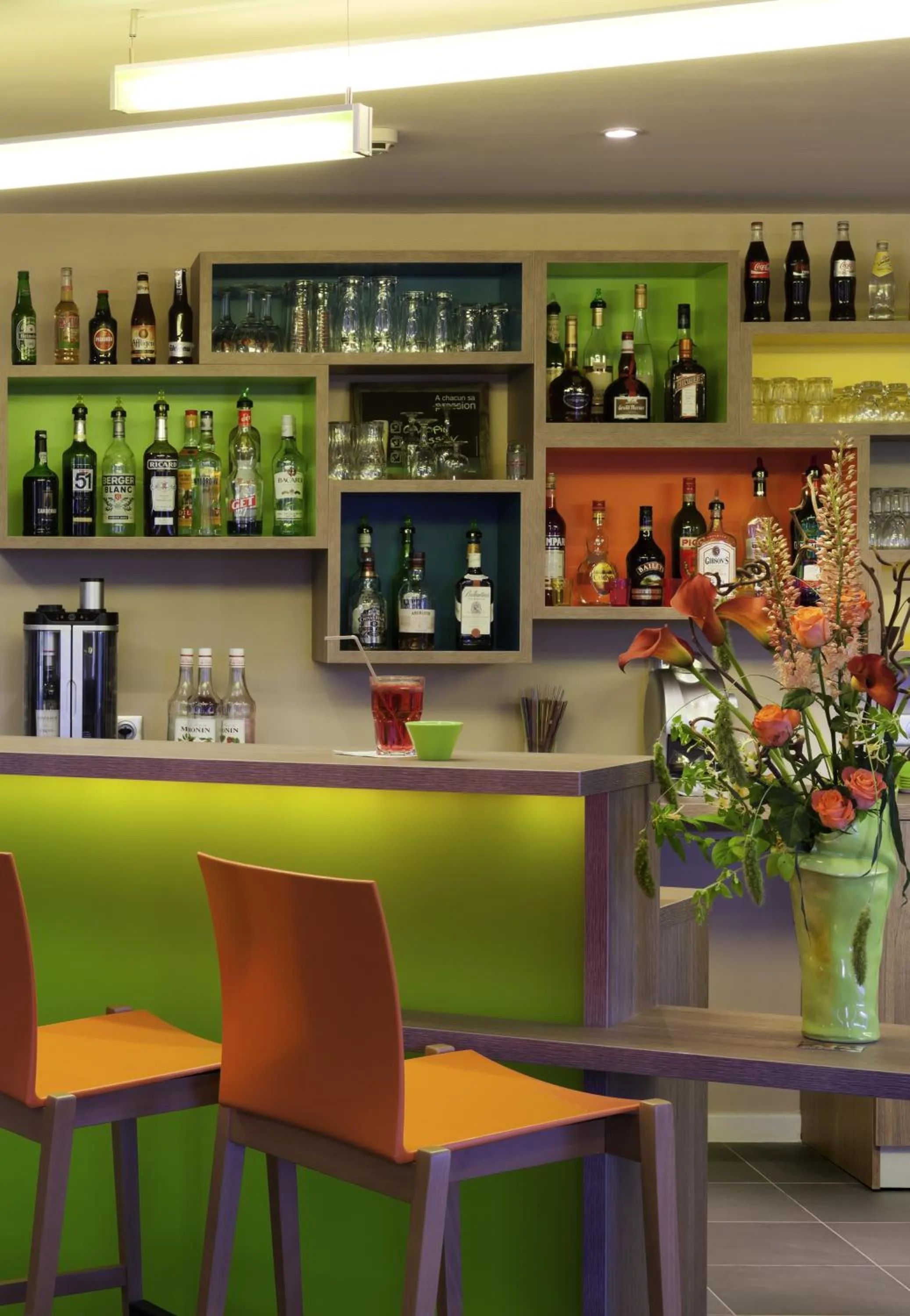 Lounge or bar in ibis Styles Périgueux Trélissac