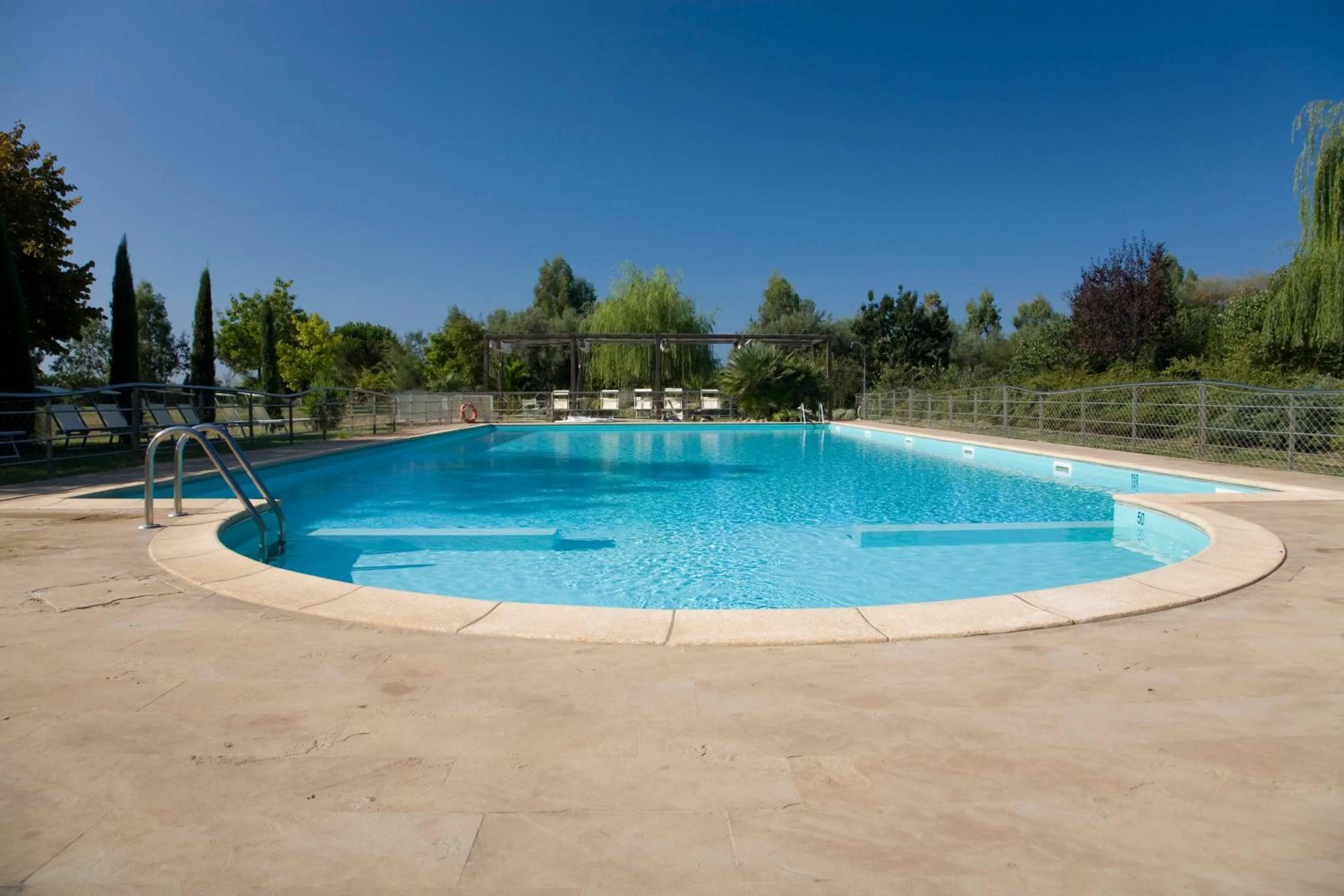 Swimming pool in Hotel Le Rotonde