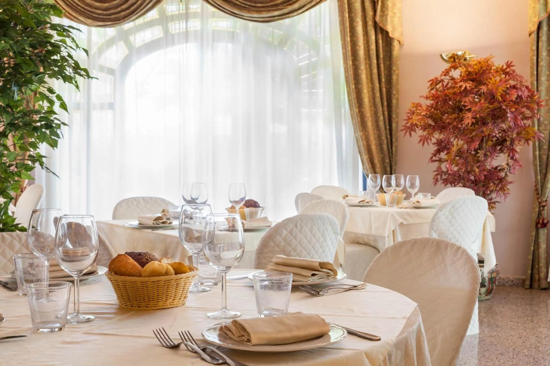 Restaurant/places to eat in Hotel Le Rotonde