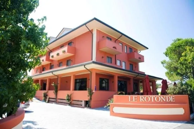 Property building in Hotel Le Rotonde