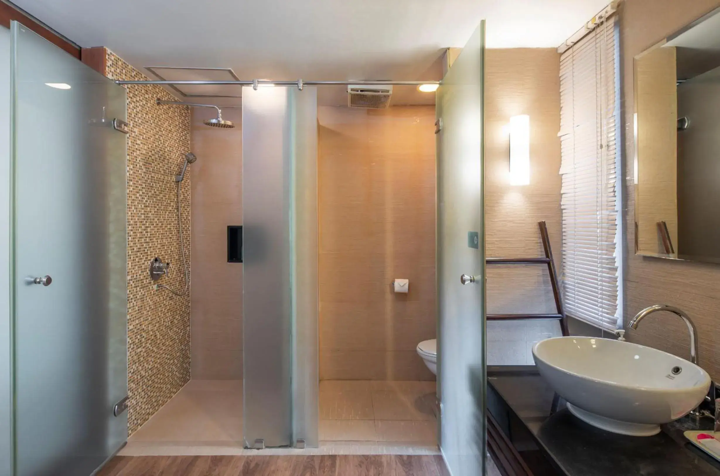 Deluxe Family Room in Samed Pavilion Resort Deluxe Family Room in Samed Pavilion Resort