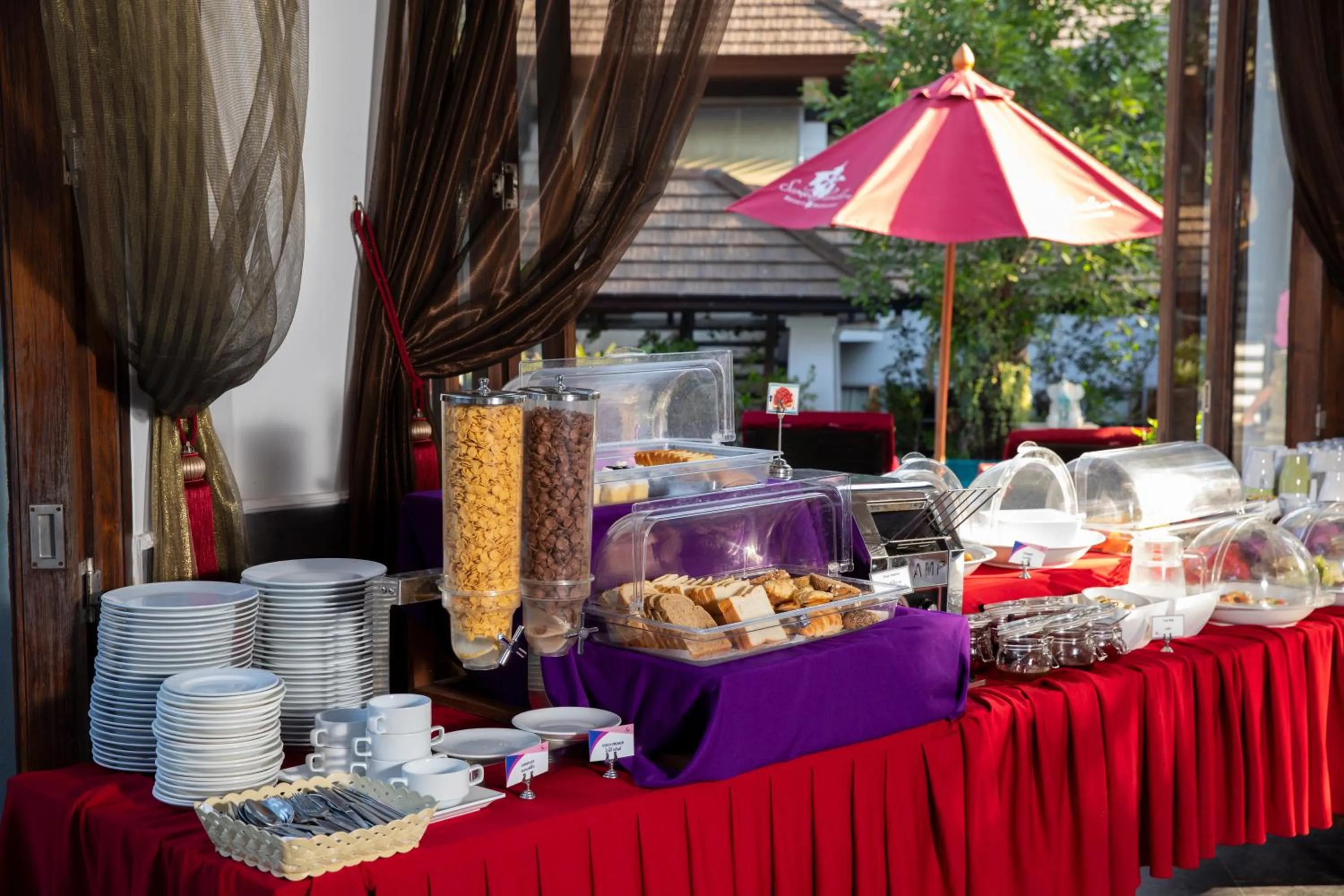 Food and drinks in Samed Pavilion Resort
