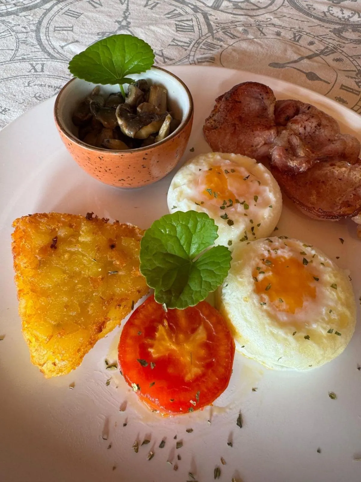 Breakfast in Ndiza Lodge and Cabanas