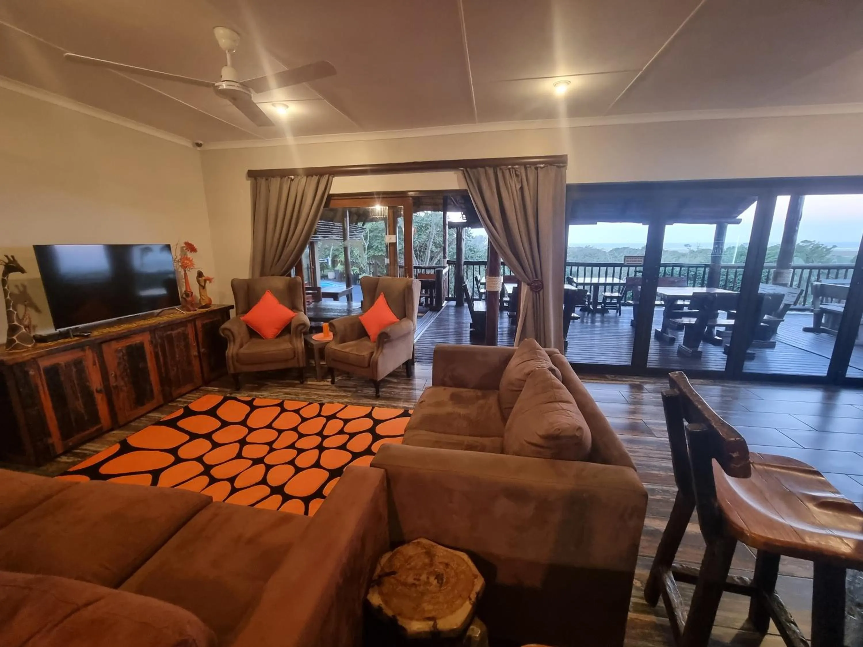 Lounge or bar in Ndiza Lodge and Cabanas