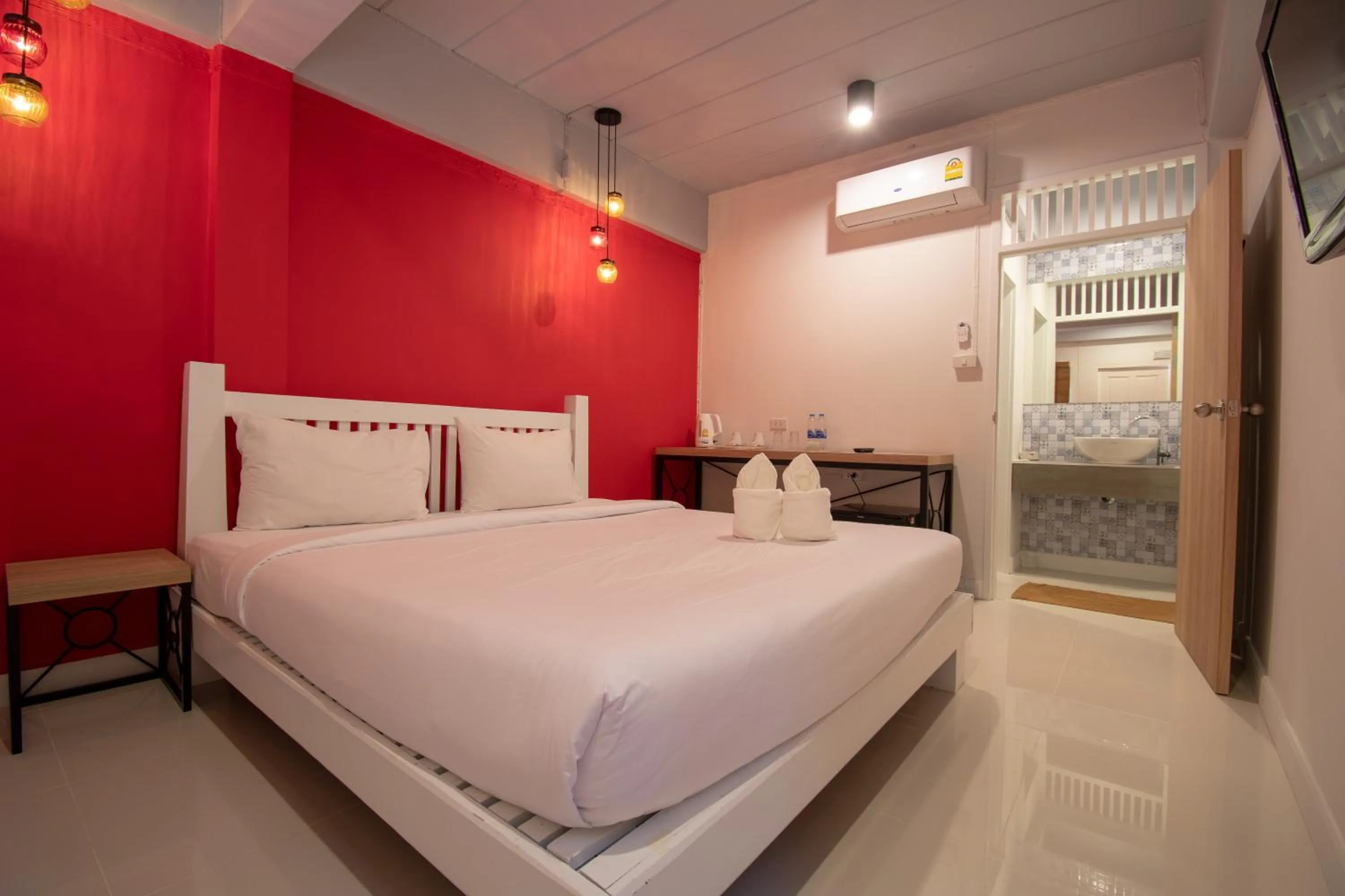 Bedroom, Bed in Lazy Sandals