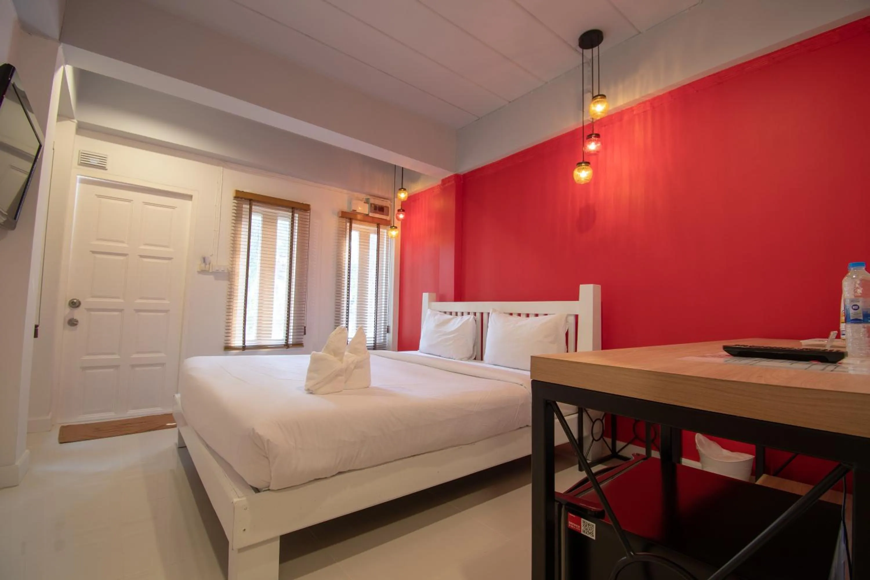 Bedroom, Bed in Lazy Sandals