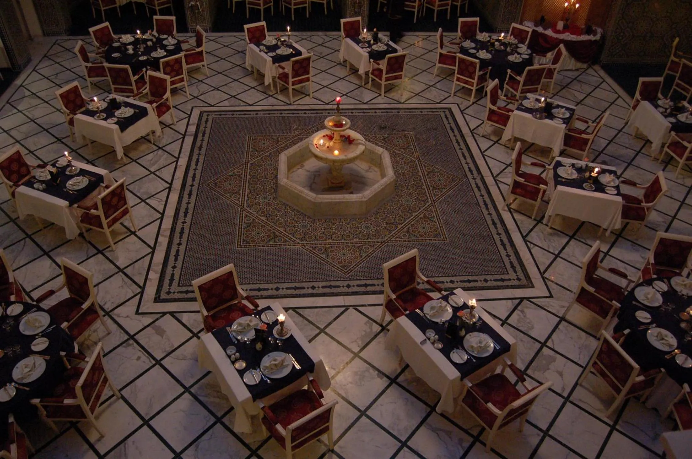 Restaurant/places to eat in Amir Palace