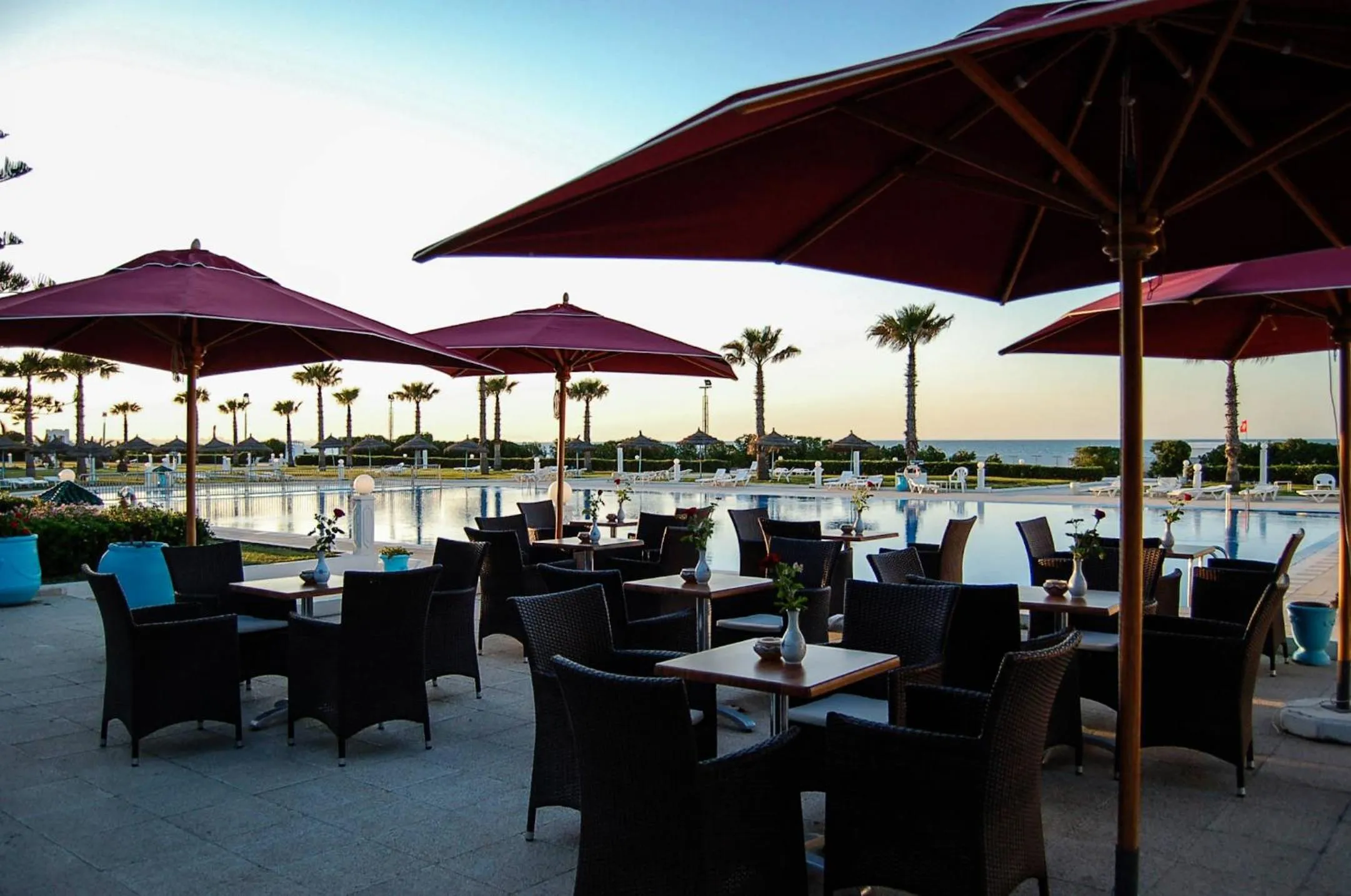 Restaurant/places to eat in Amir Palace