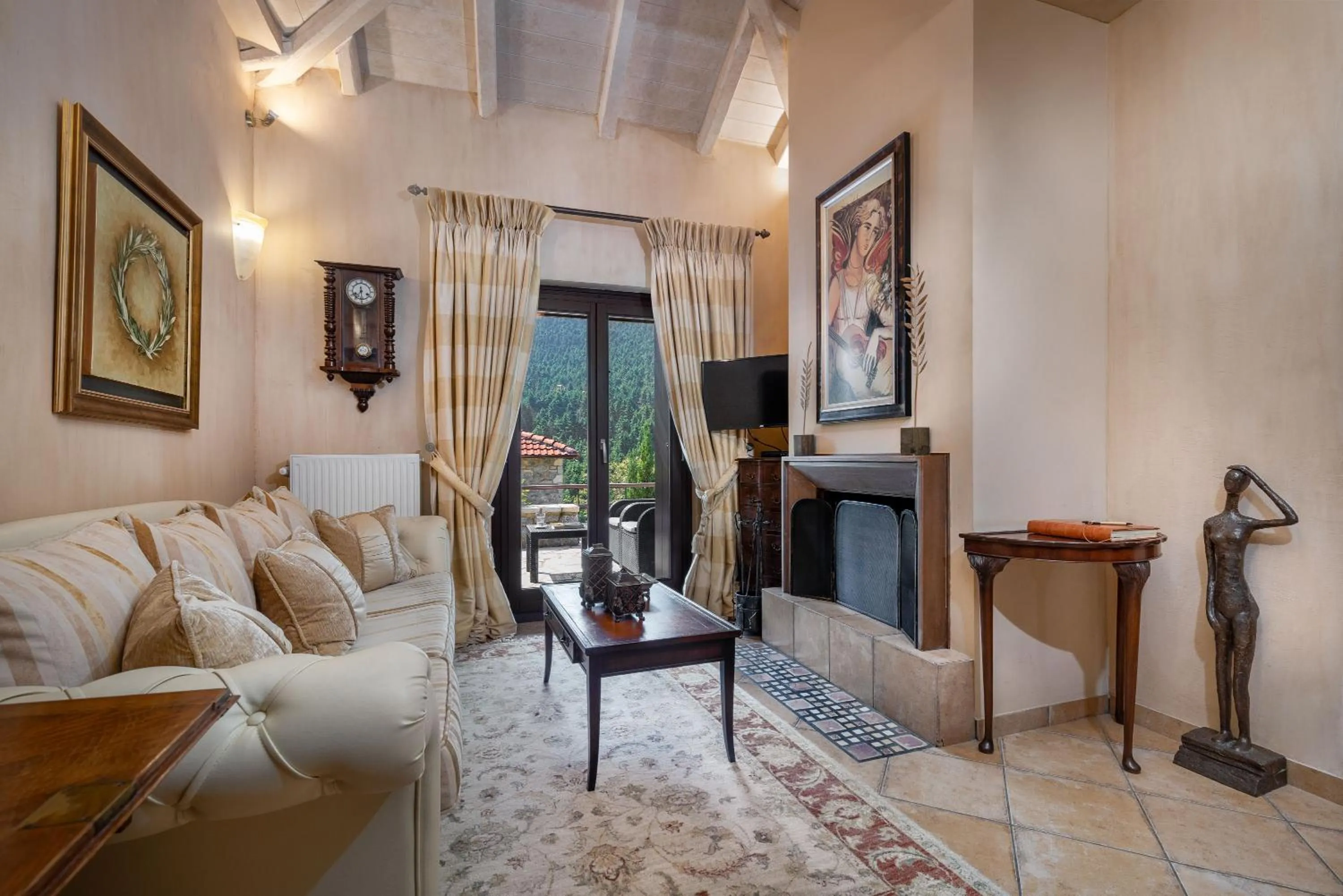 Living room in Ostra Menalon Luxury Suites