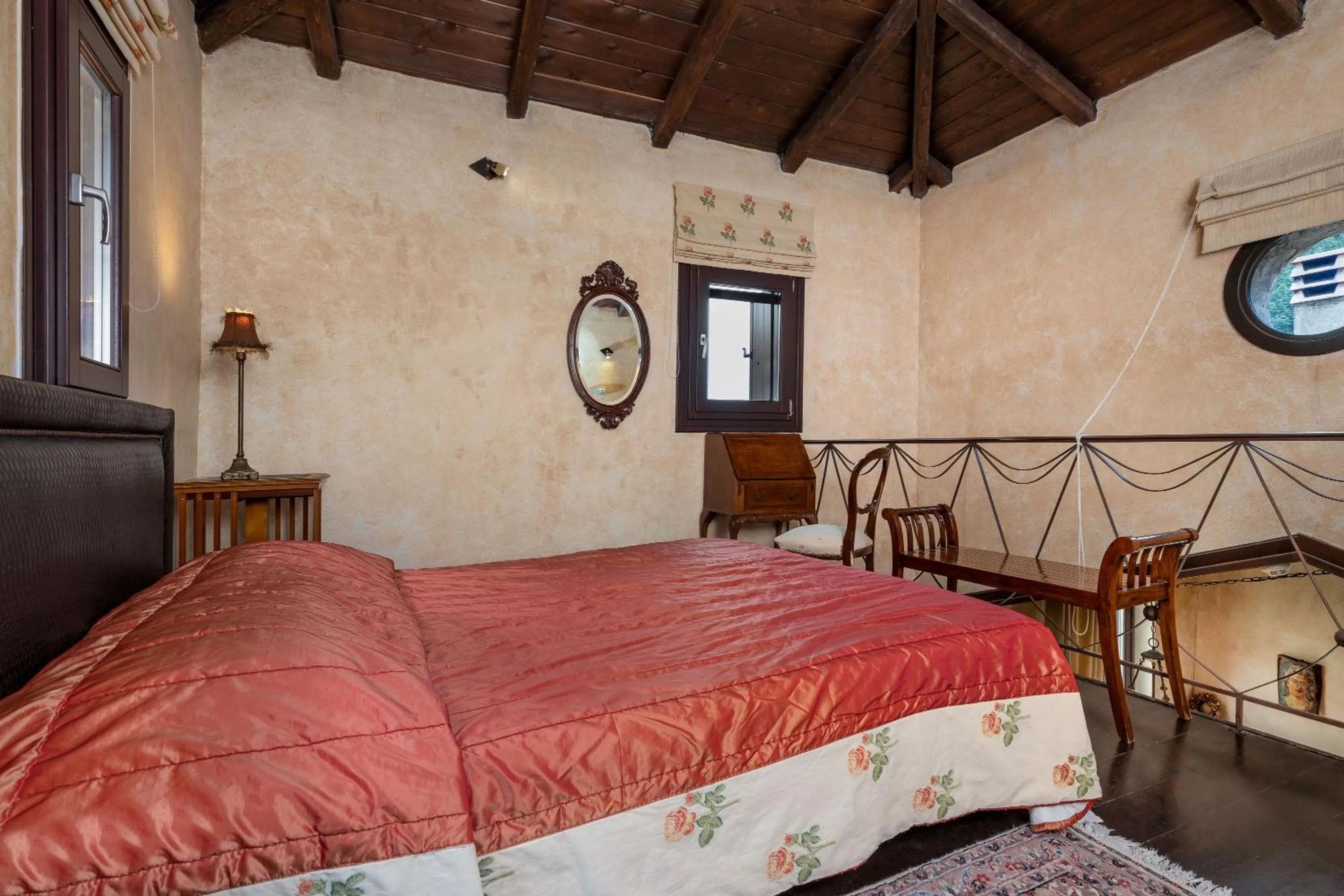 Bed in Ostra Menalon Luxury Suites