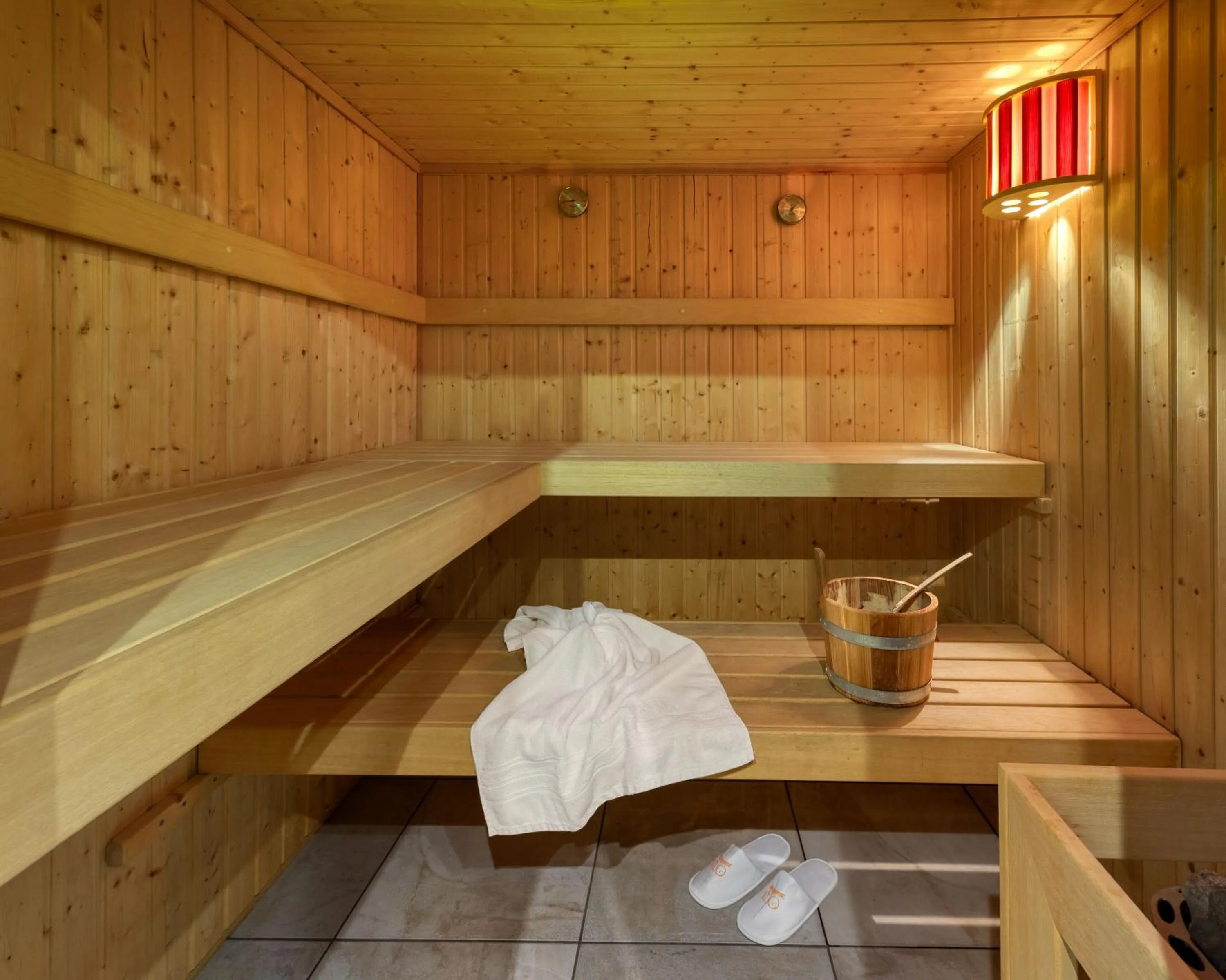 Sauna in Ostra Menalon Luxury Suites