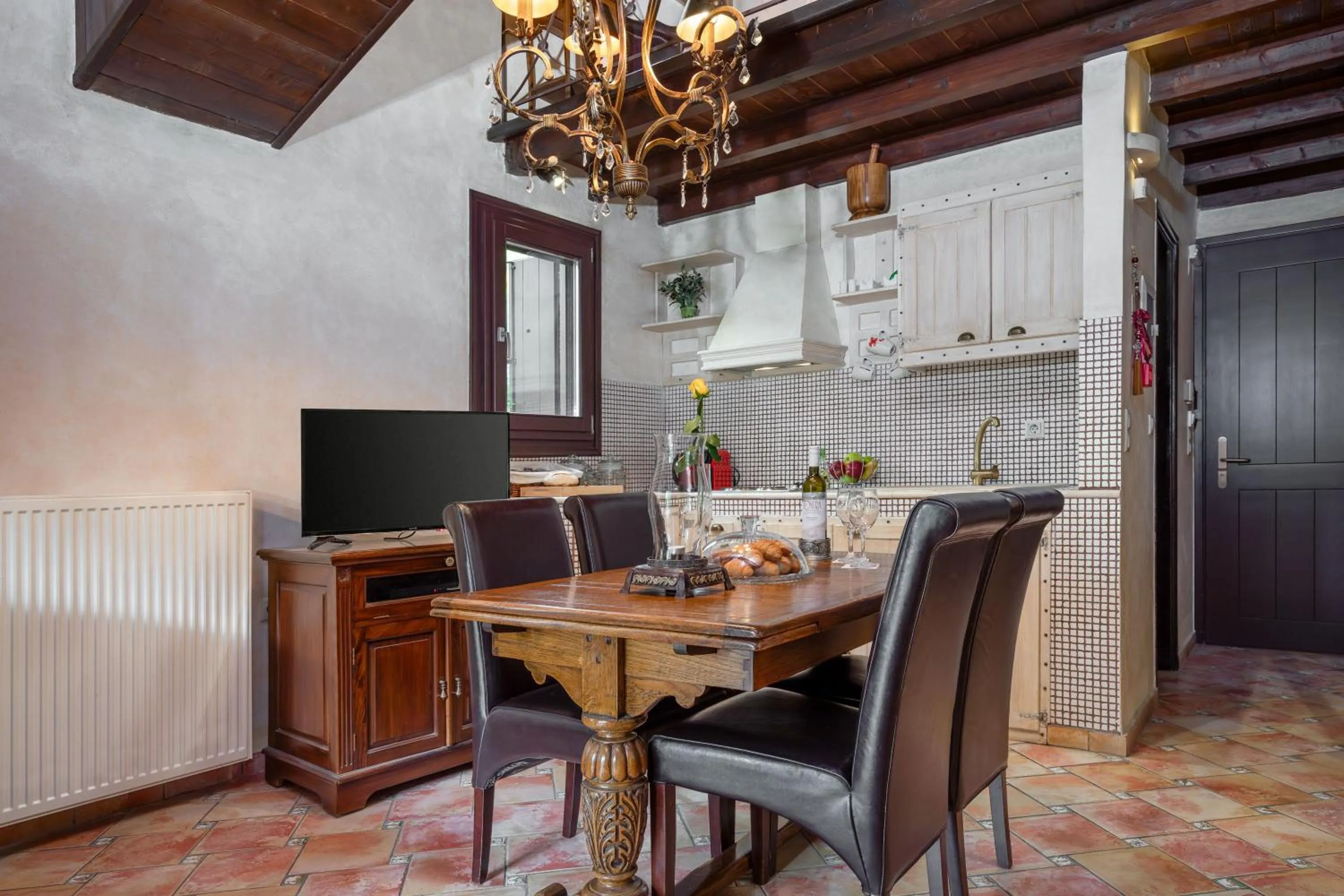 TV and multimedia in Ostra Menalon Luxury Suites