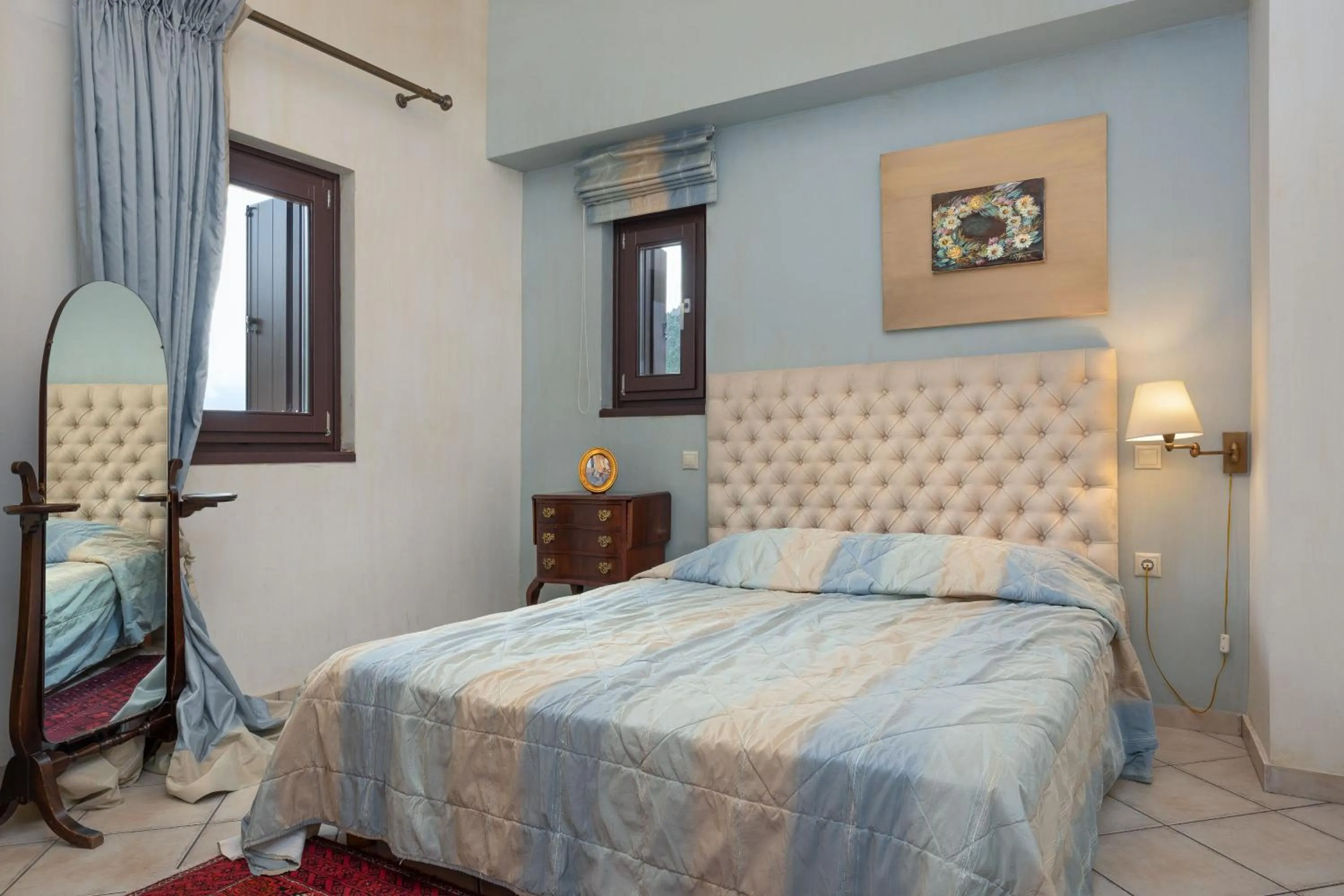 Bed in Ostra Menalon Luxury Suites