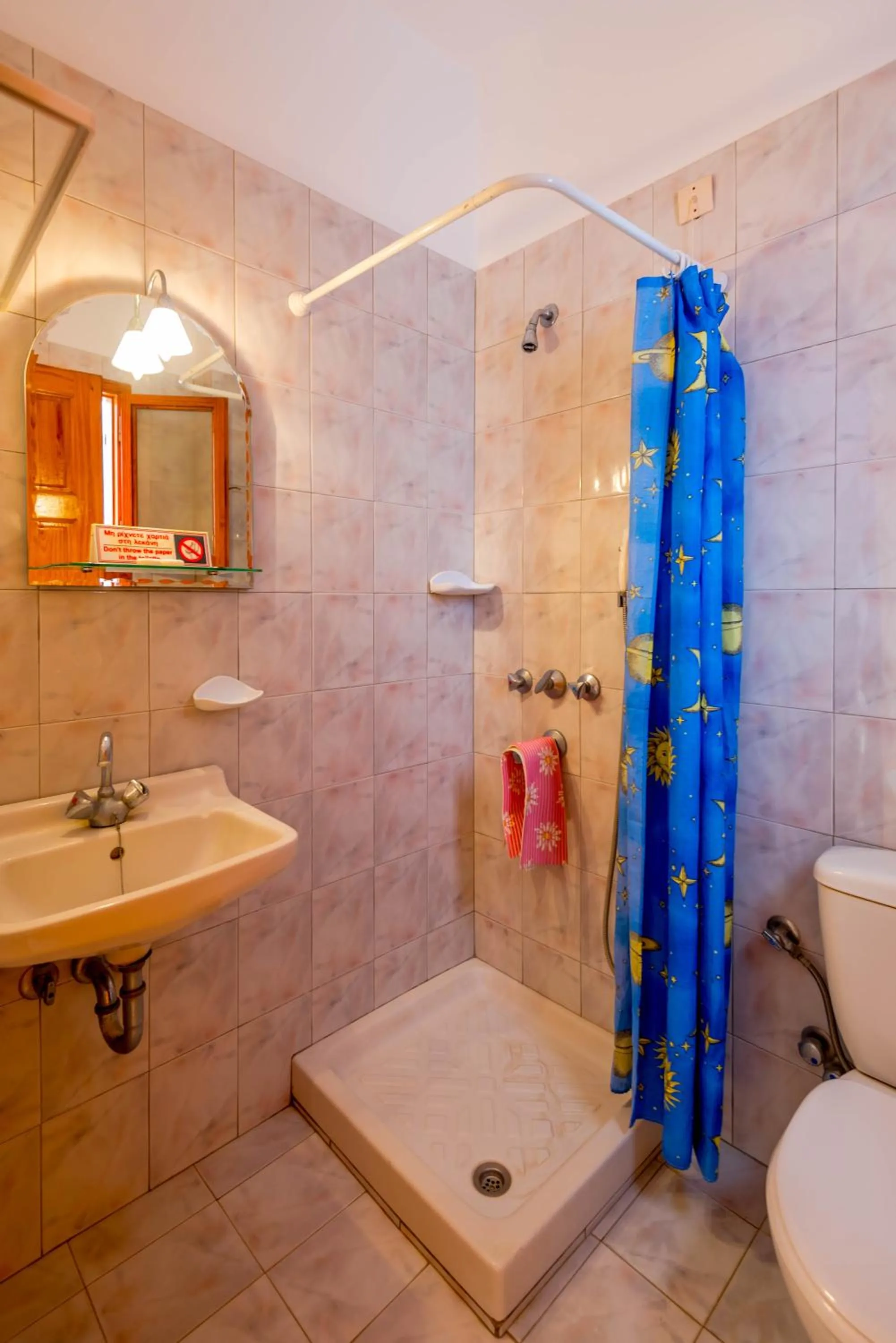 Bathroom in Balaskas Hotel