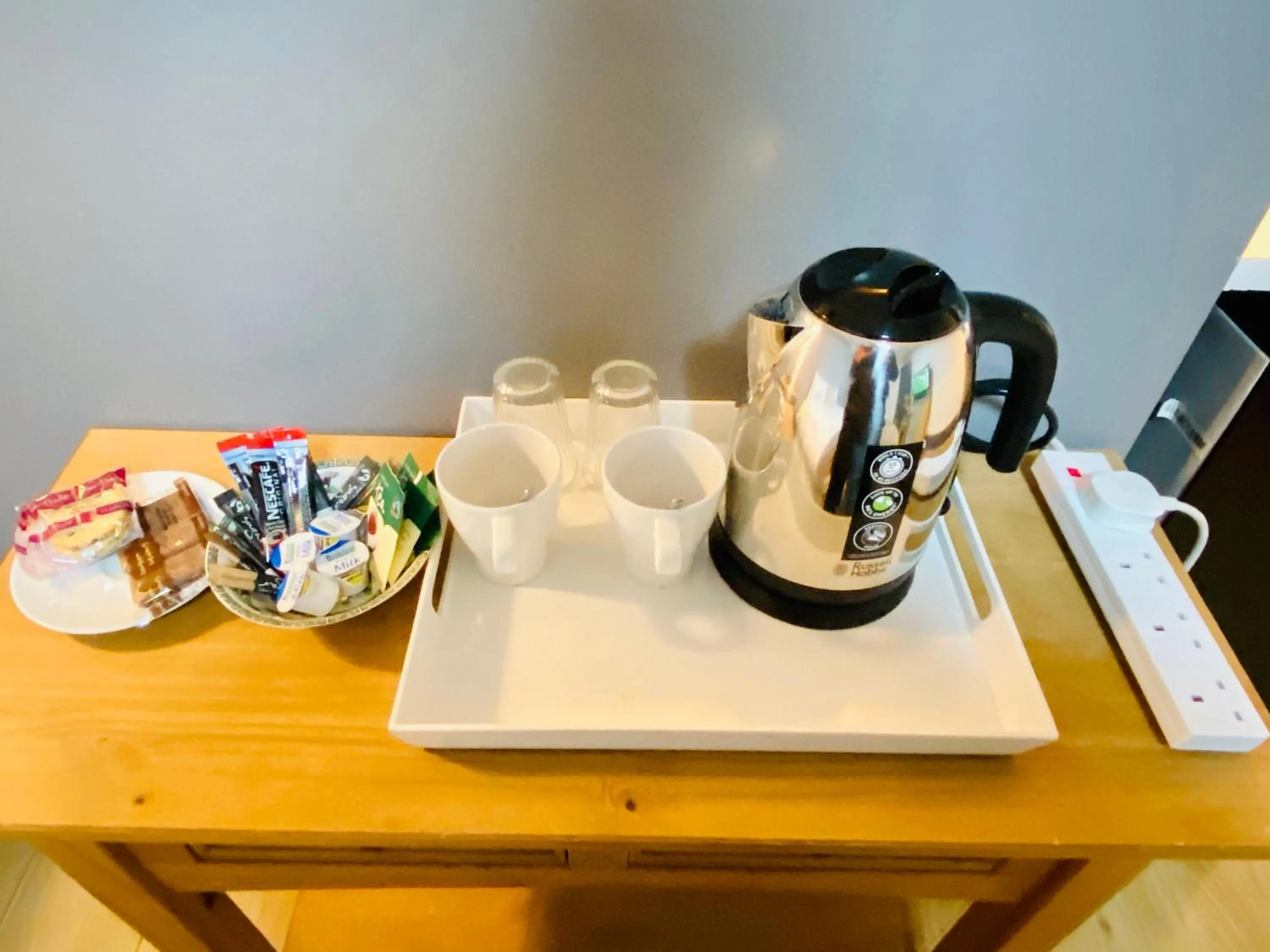 Coffee/tea facilities in Hollybush Guest House