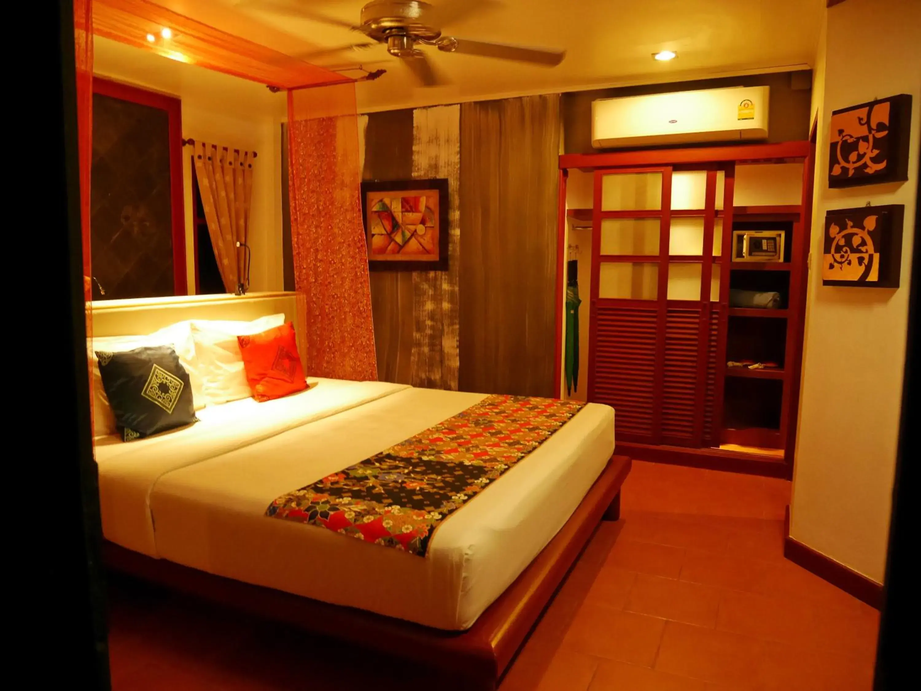 Deluxe Double Room in Bangtao Beach Chalet Resort Deluxe Double Room in Bangtao Beach Chalet Resort