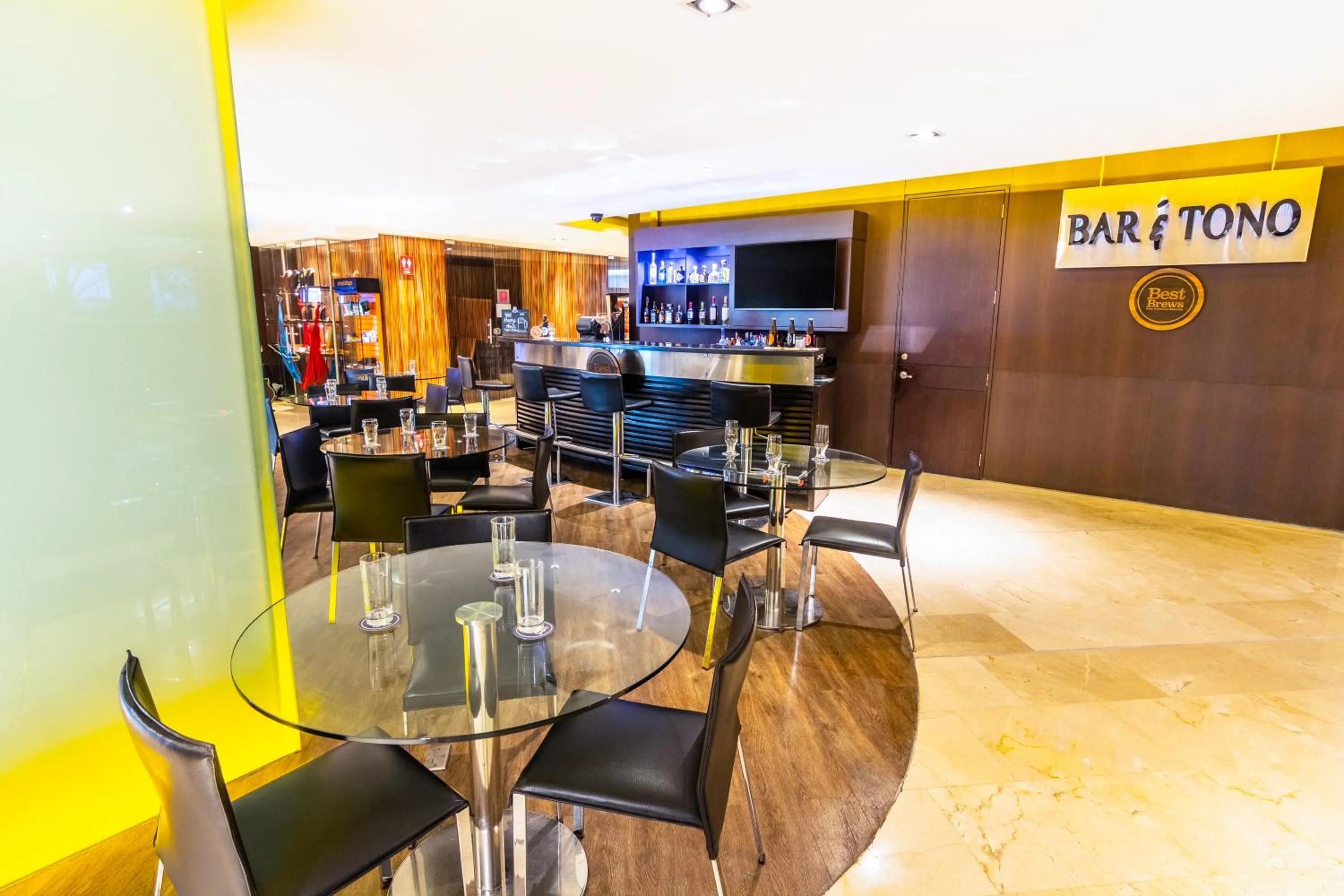 Lounge or bar in Sonesta Hotel Cali