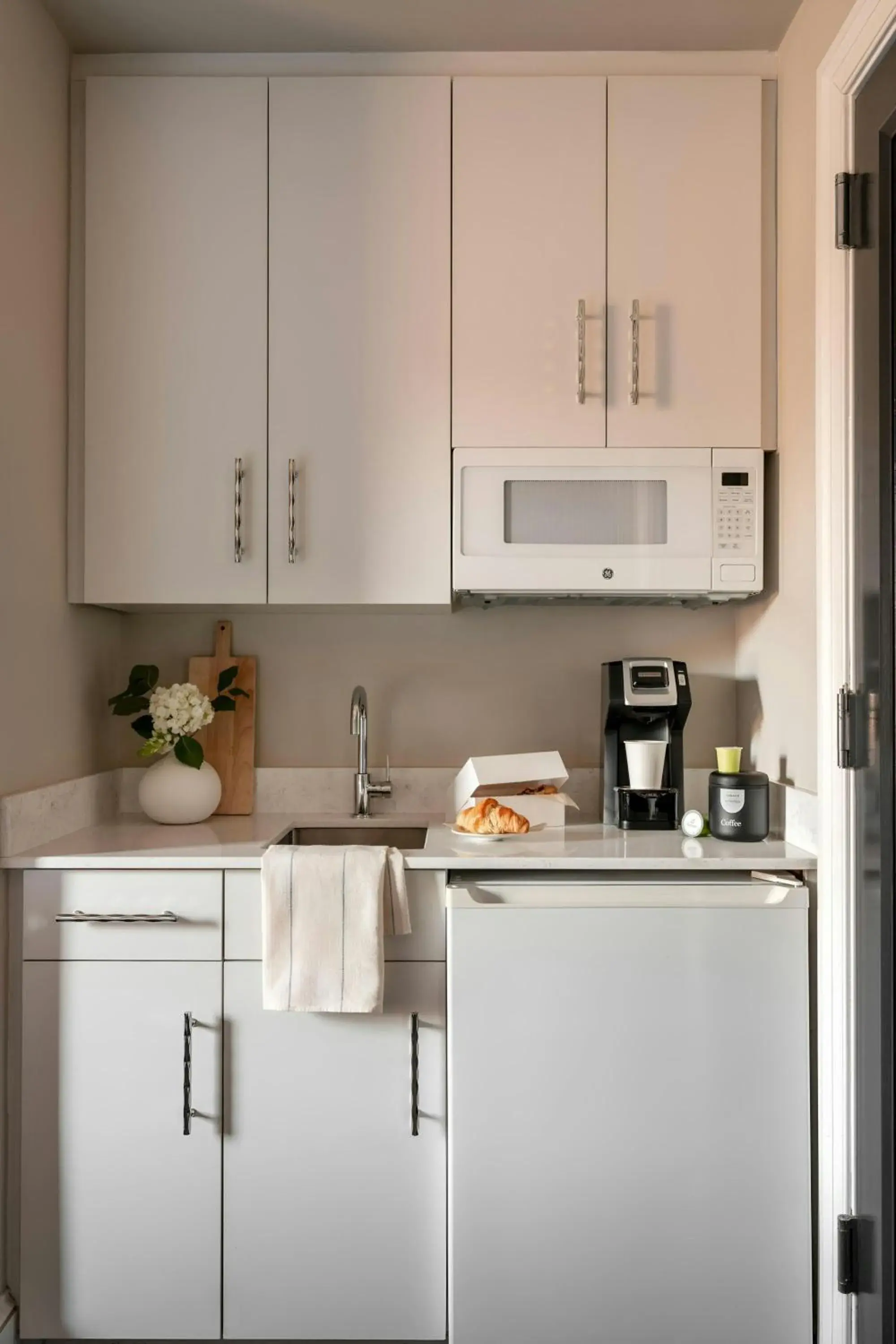 Queen Room - Ground Floor in No. 284 Back Bay Hotel, Sonder by Marriott Bonvoy Queen Room - Ground Floor in No. 284 Back Bay Hotel, Sonder by Marriott Bonvoy