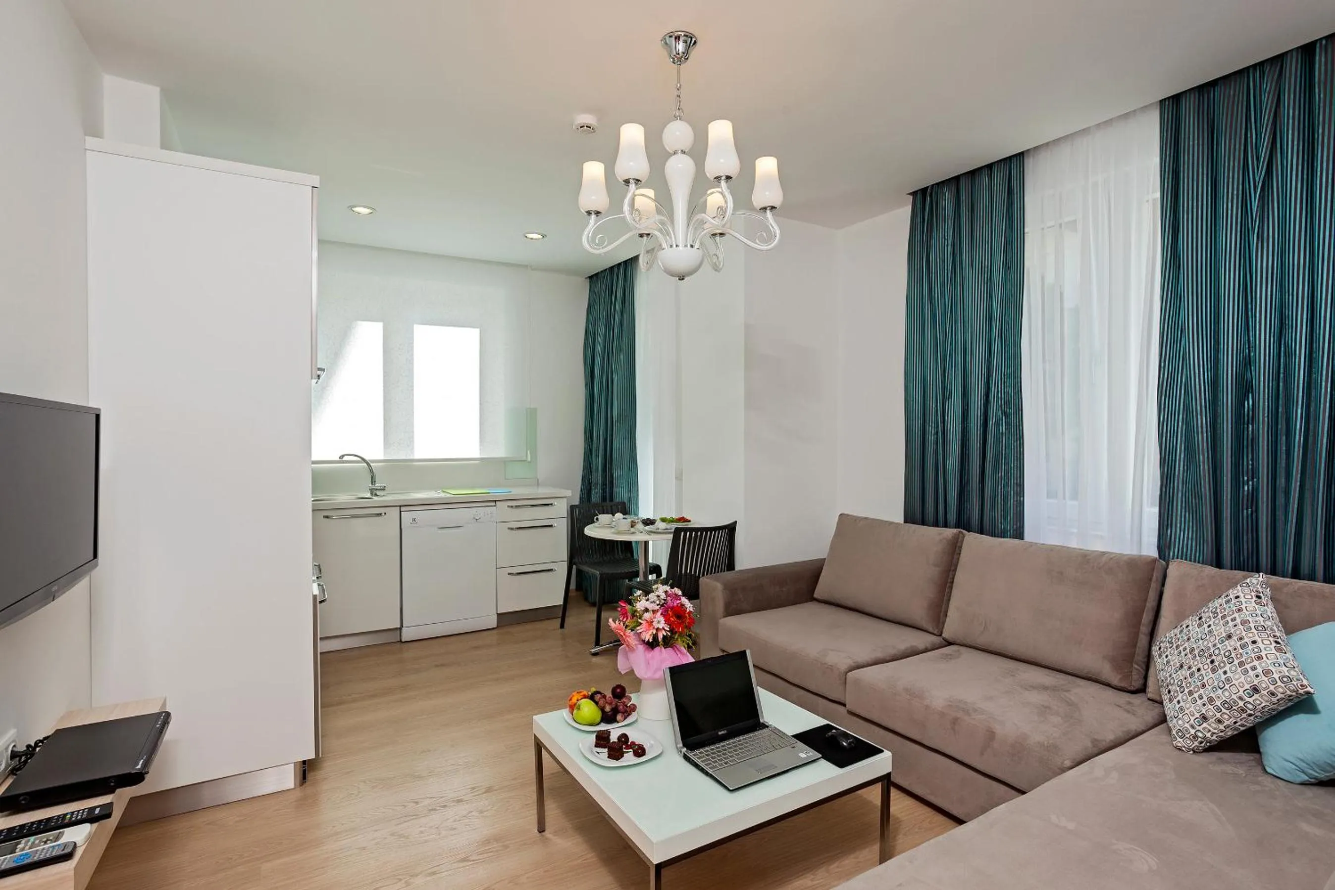 The Room Hotel & Apartments