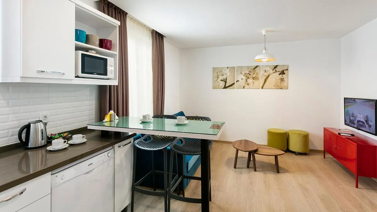 The Room Hotel & Apartments