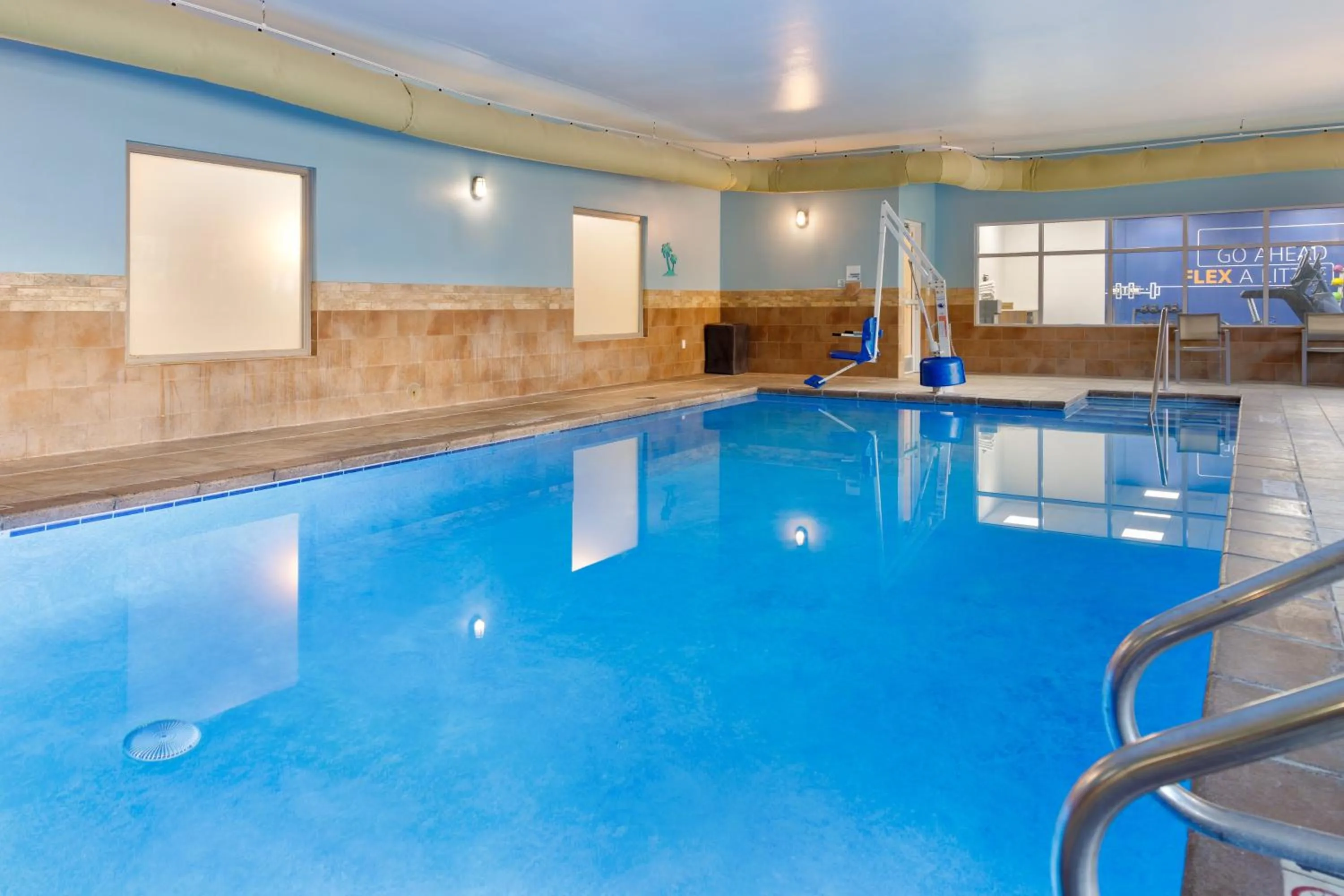 Swimming pool in Holiday Inn Express Hotel Twin Falls by IHG