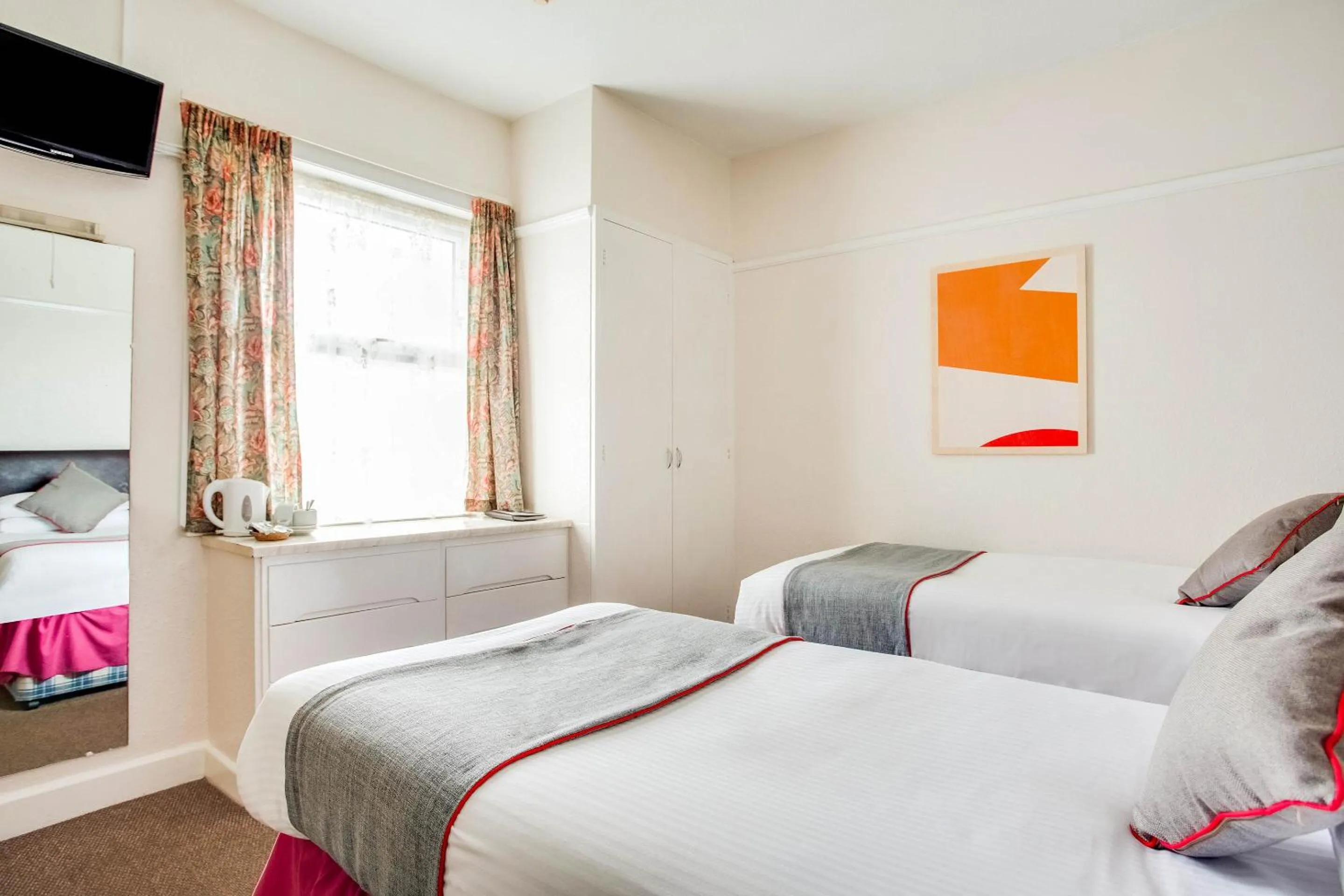 Bedroom in OYO Godolphin Arms Hotel