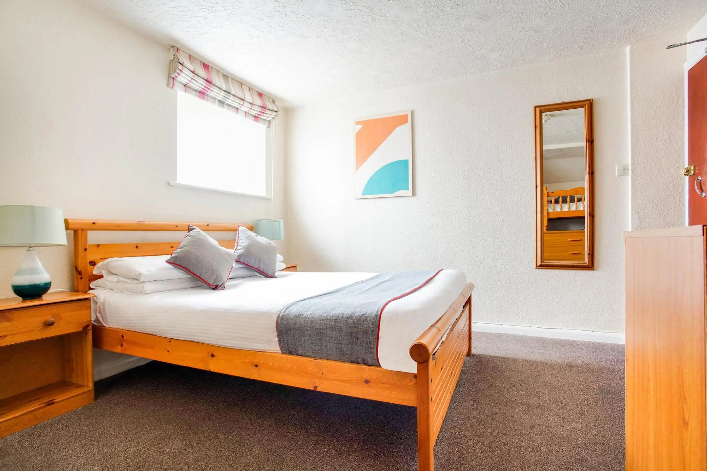 Bedroom in OYO Godolphin Arms Hotel