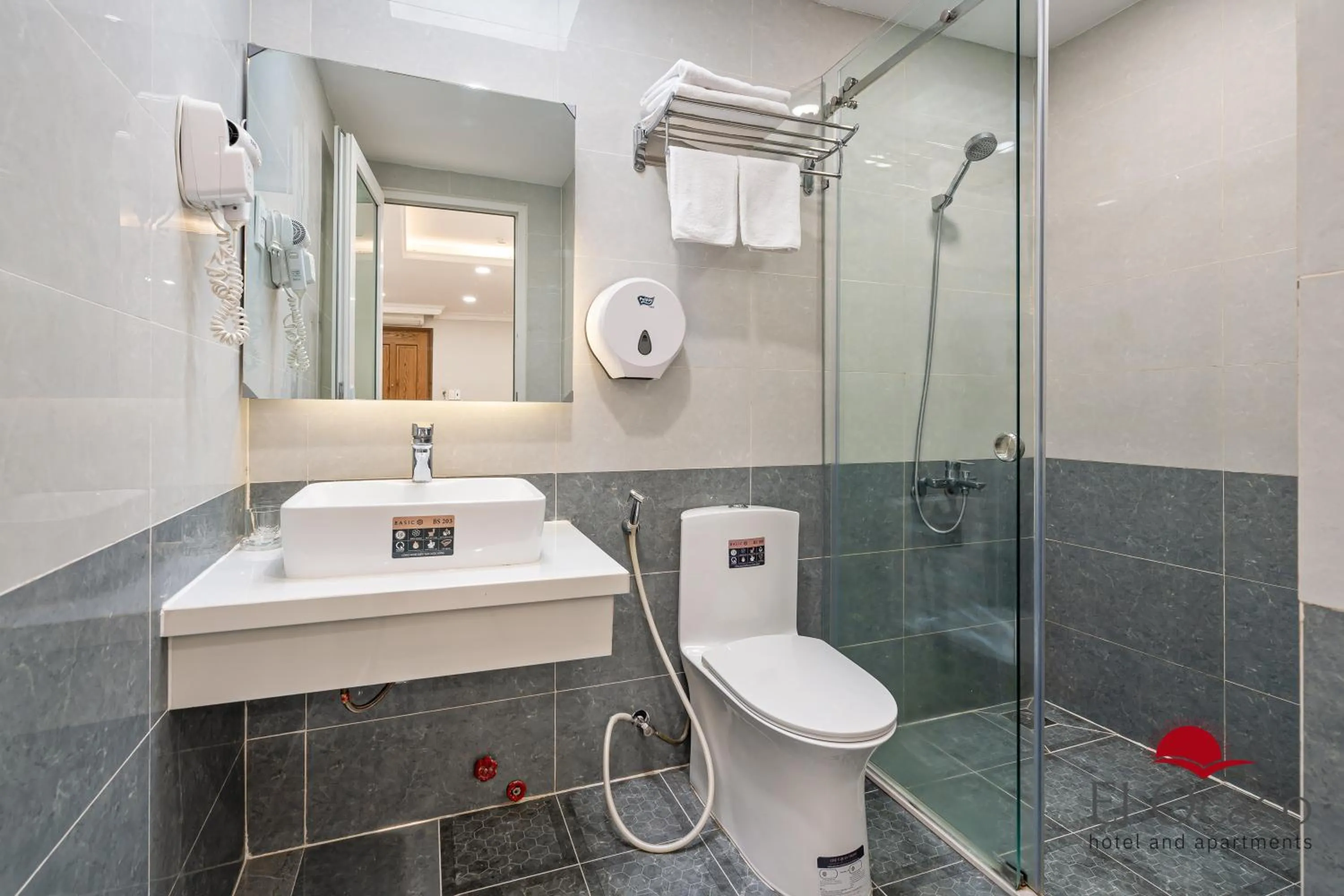 Toilet in El Ocaso Hotel and Apartments