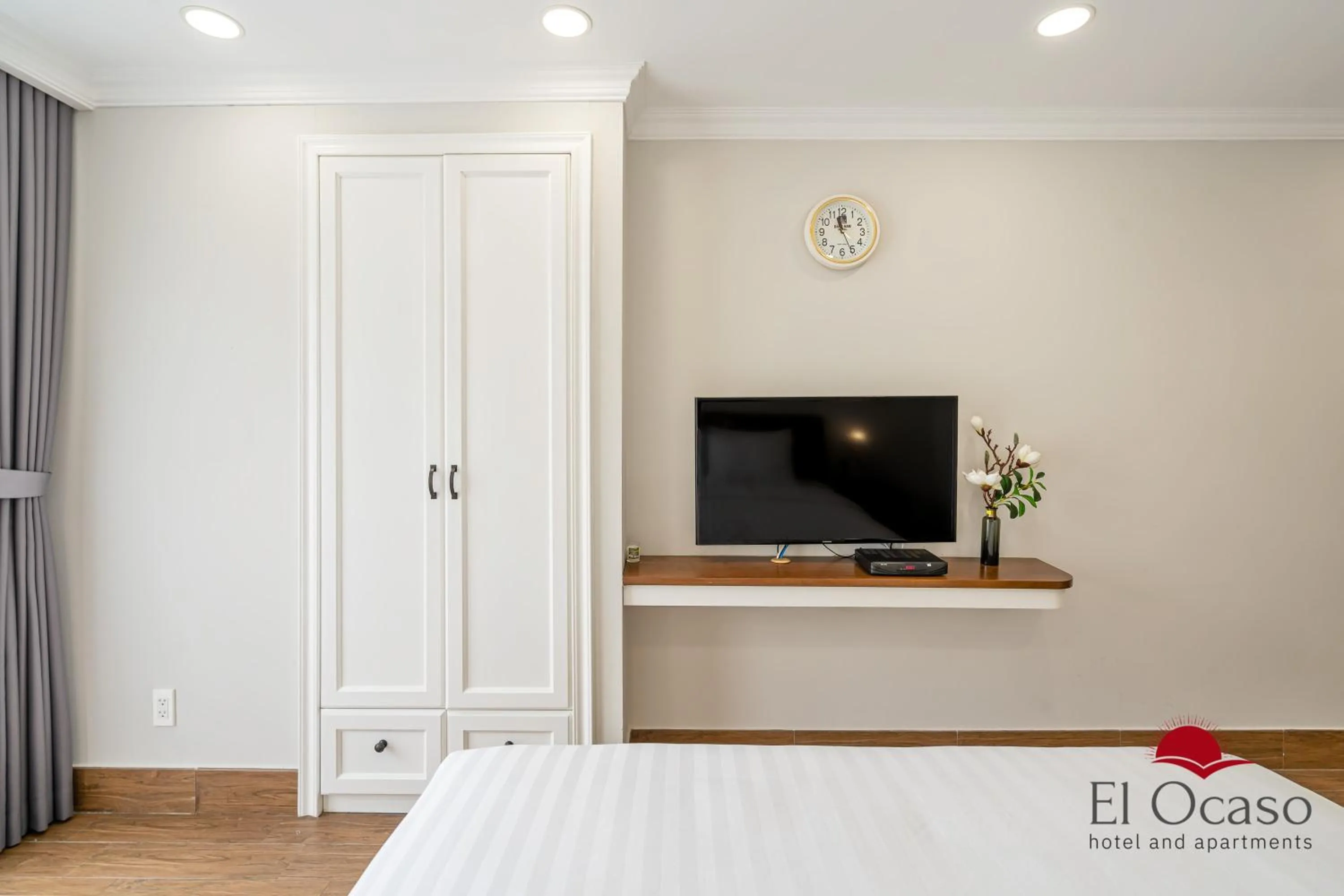 TV and multimedia, Bed in El Ocaso Hotel and Apartments