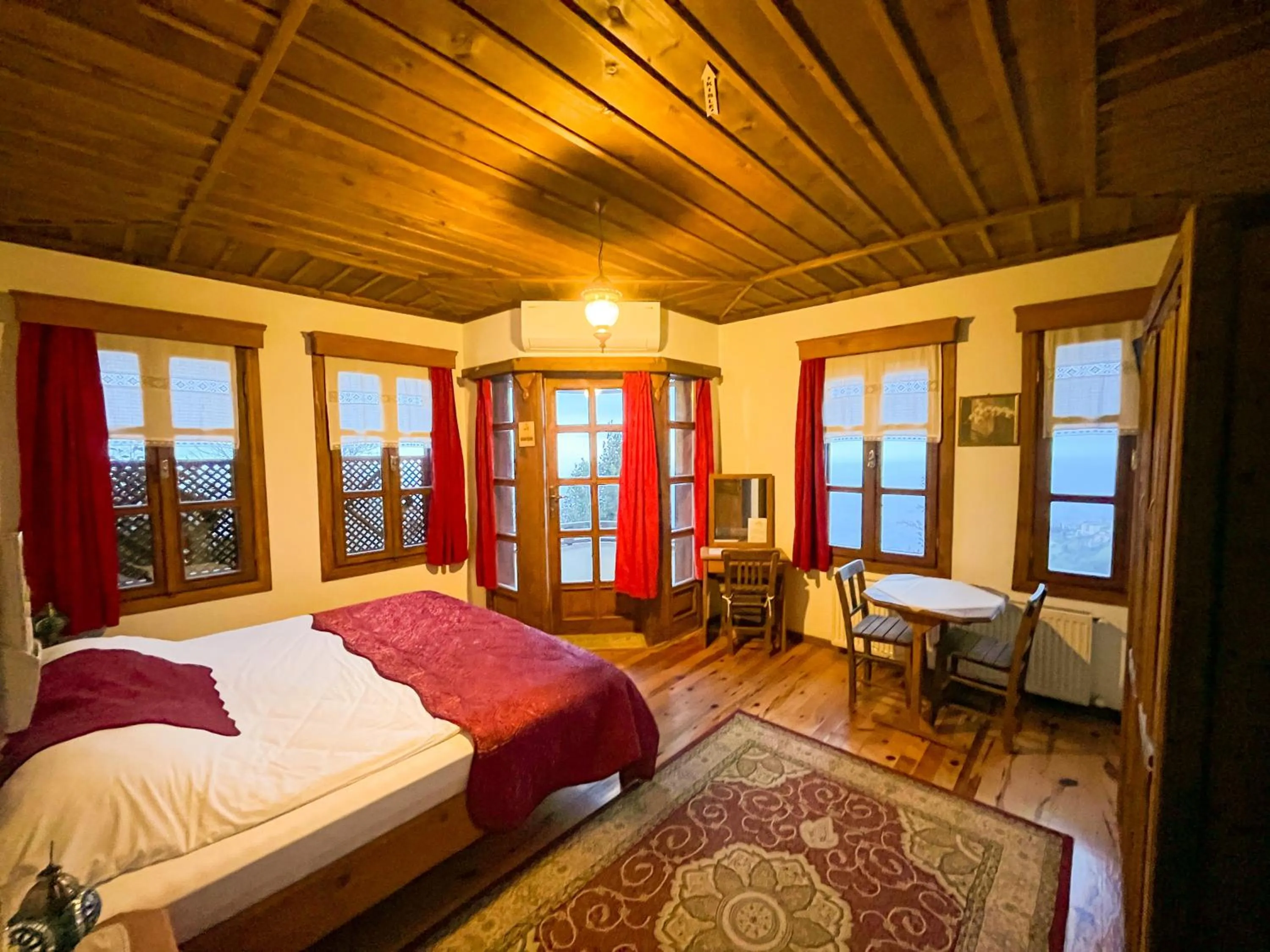 Photo of the whole room, Bed in Kaf Dagi Konak Hotel