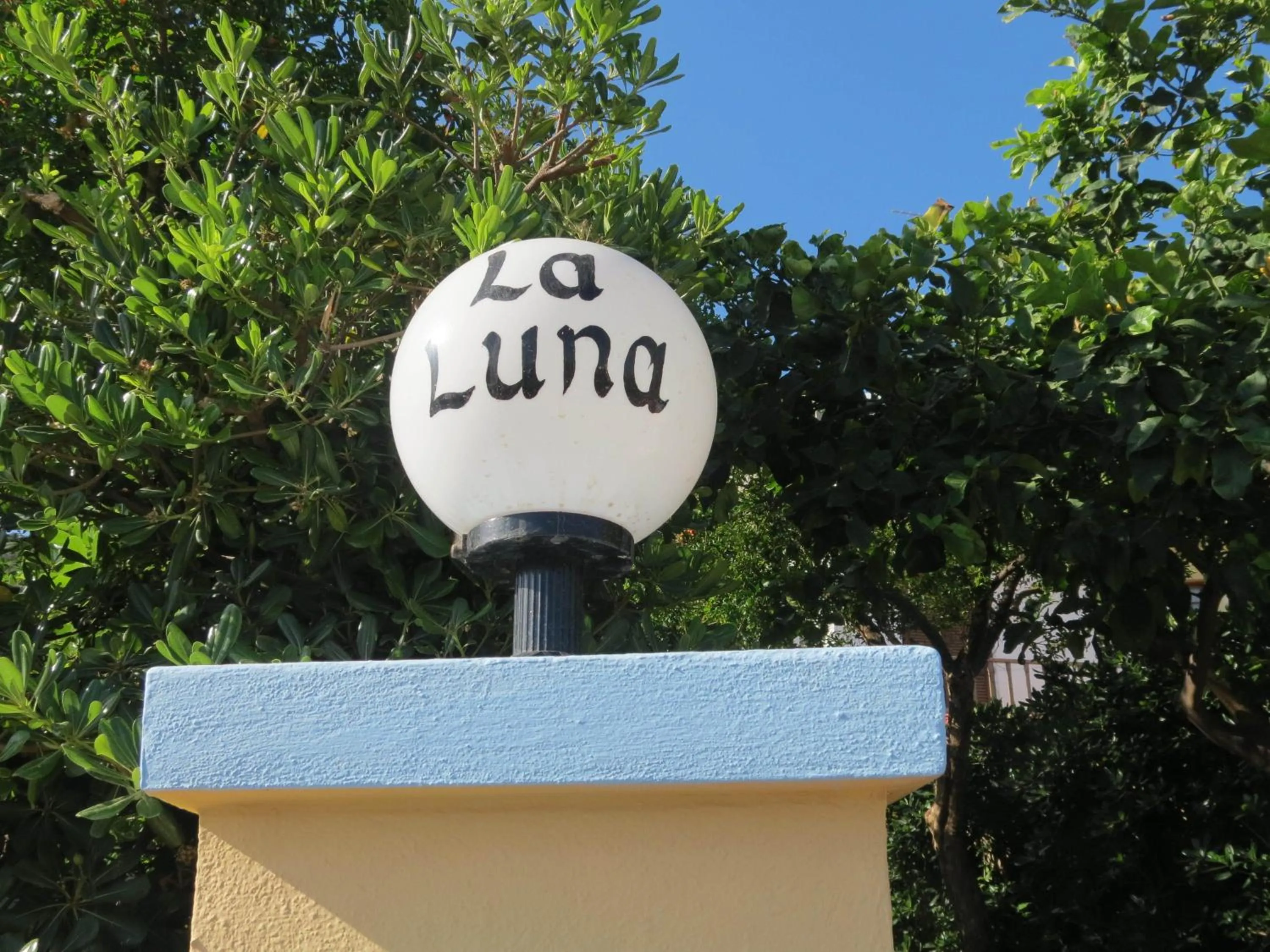 La Luna Apartments
