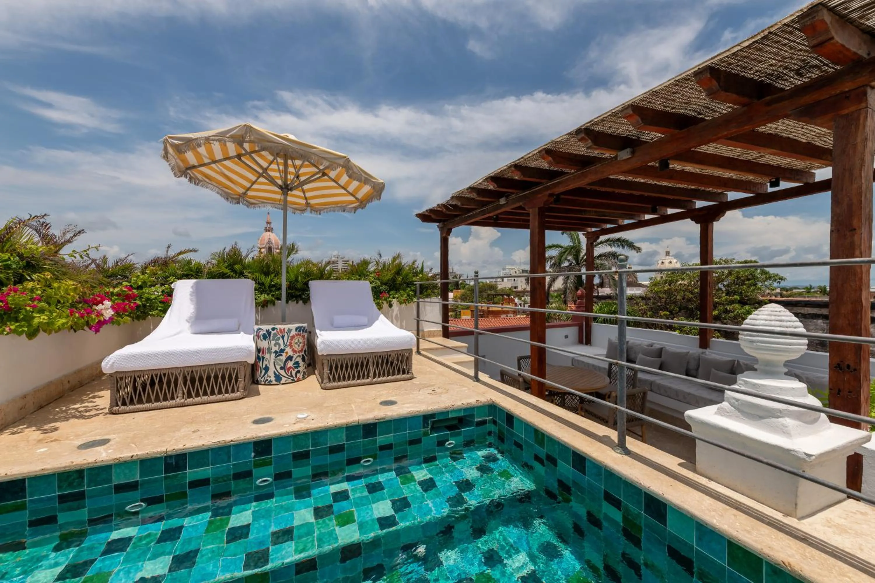Swimming pool in Casa Pestagua Relais Châteaux