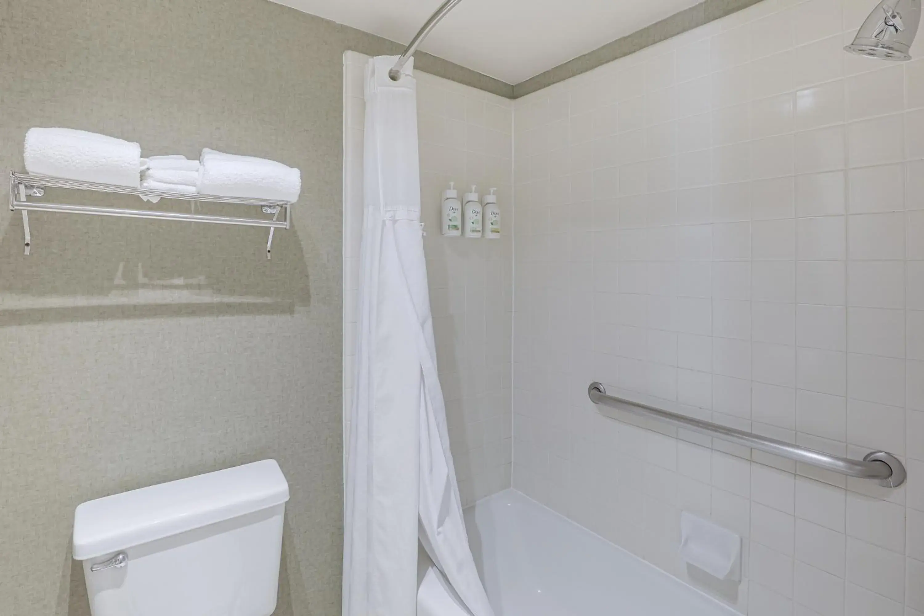 King Room- Non-Smoking in Ramada by Wyndham Costa Mesa/Newport Beach King Room- Non-Smoking in Ramada by Wyndham Costa Mesa/Newport Beach